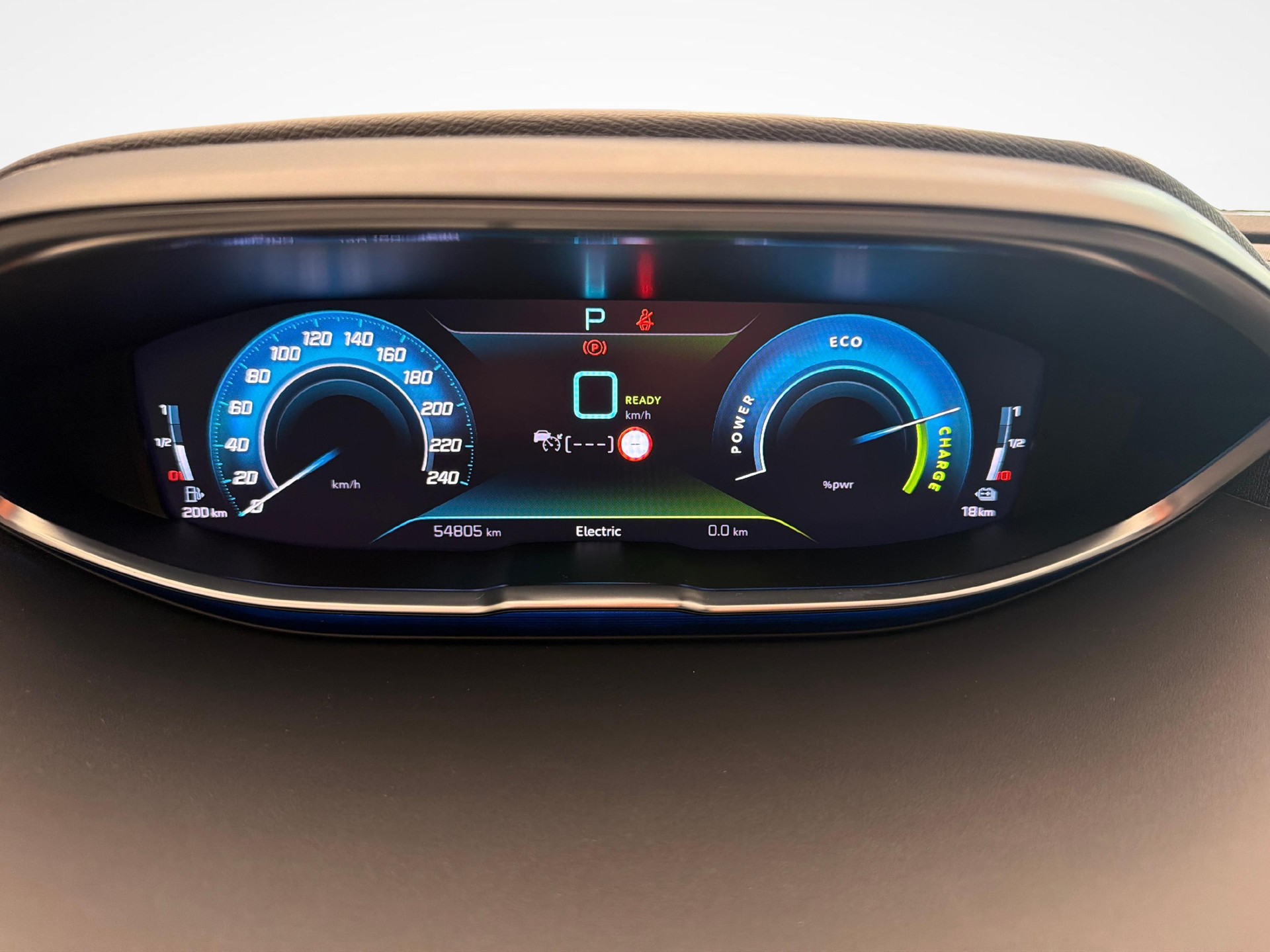 PEUGEOT 3008 1.6 Plug-in Hybrid4 GT Pack-image-14