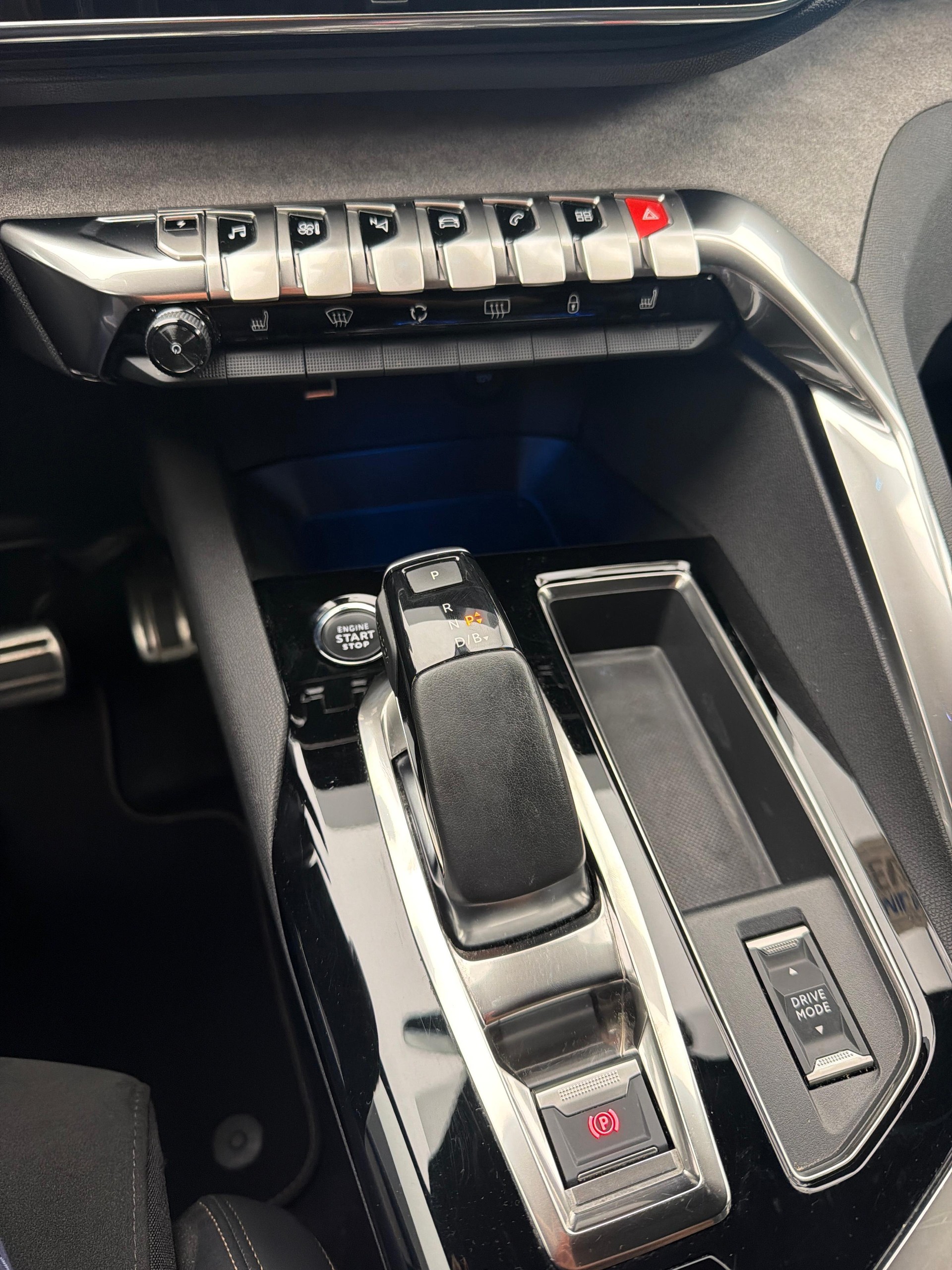 PEUGEOT 3008 1.6 Plug-in Hybrid4 GT Pack-image-20