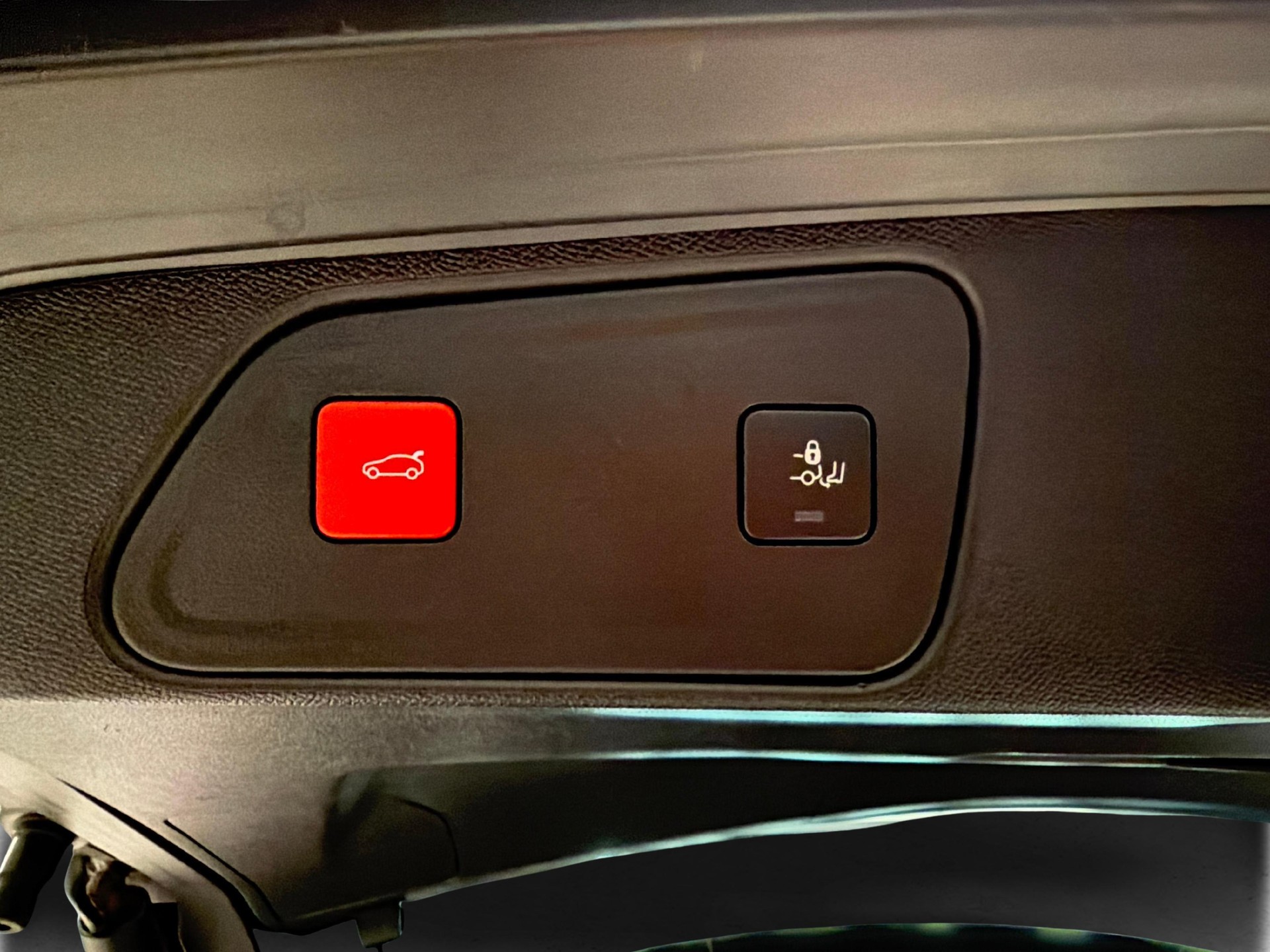 PEUGEOT 3008 1.6 Plug-in Hybrid4 GT Pack-image-13