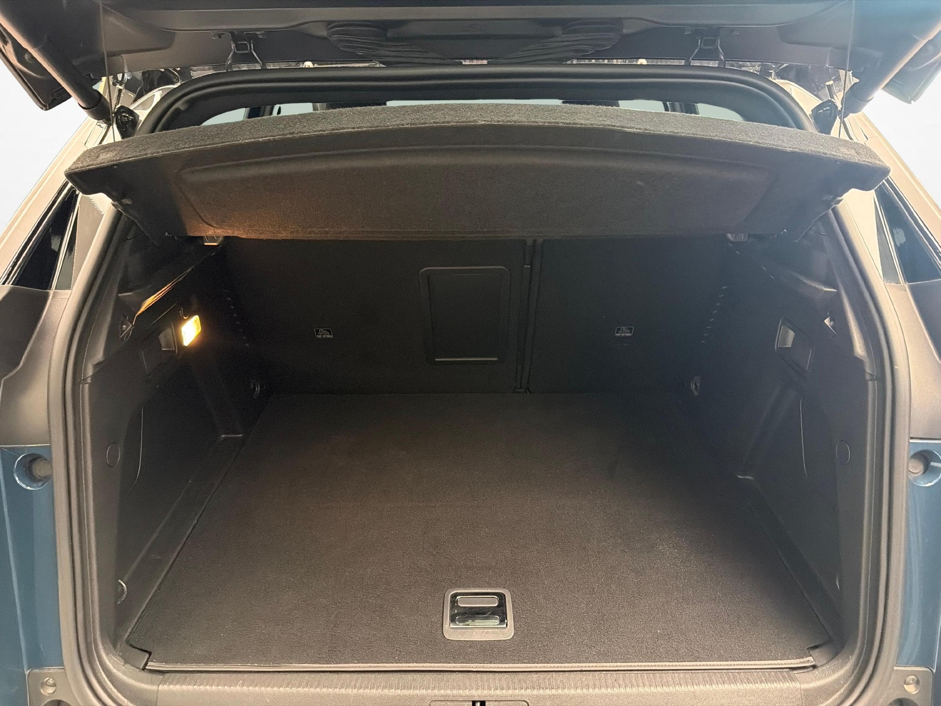 PEUGEOT 3008 1.6 Plug-in Hybrid4 GT Pack-image-12
