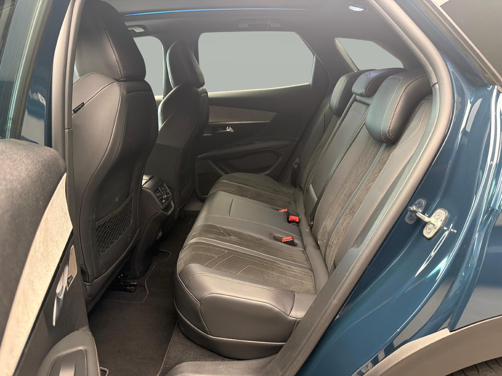 PEUGEOT 3008 1.6 Plug-in Hybrid4 GT Pack-image-11