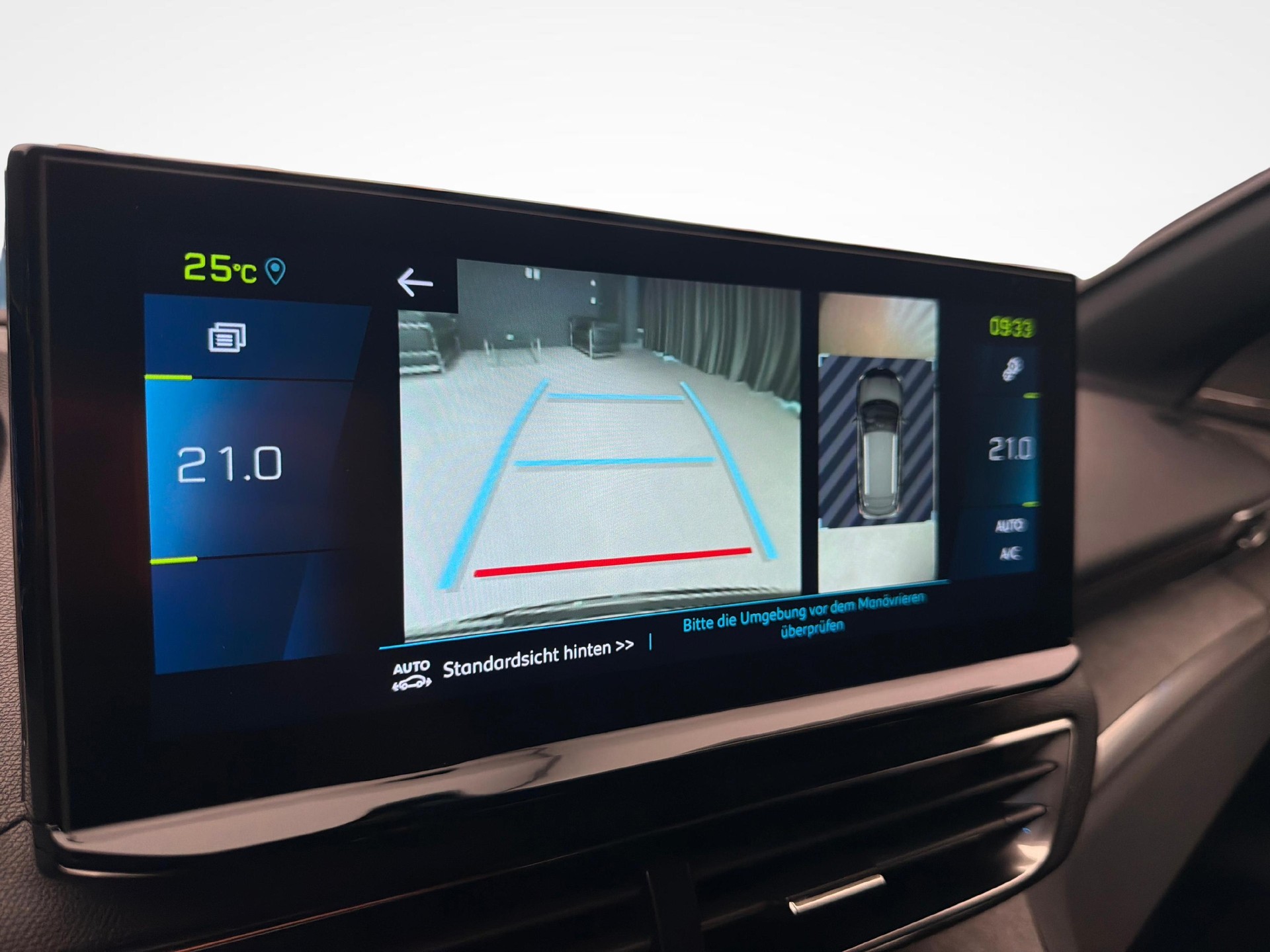 PEUGEOT 3008 1.6 Plug-in Hybrid4 GT Pack-image-18