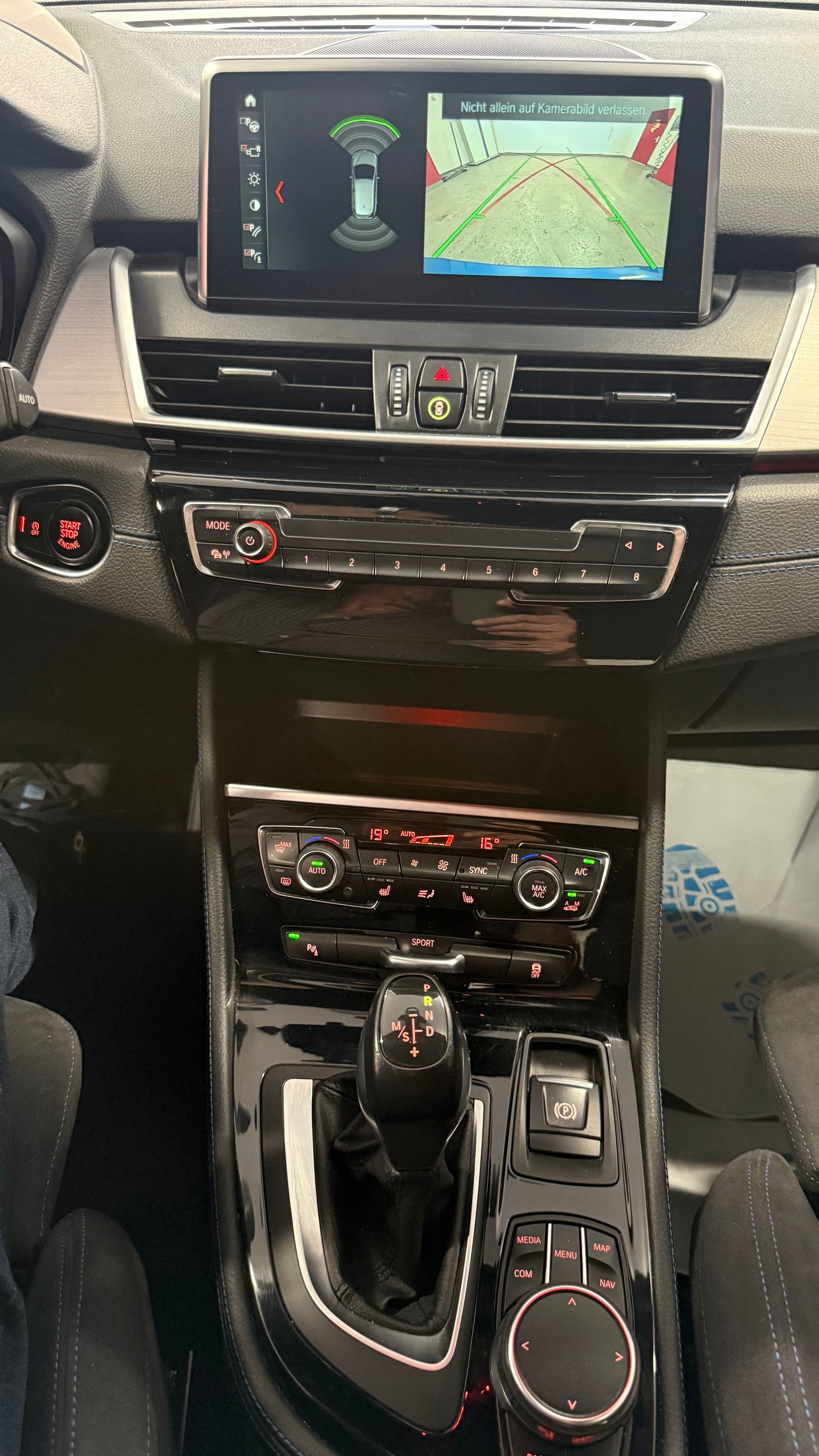BMW 225i xDrive Active Tourer M Sport Steptronic, guter Ausstattung Perle, ab MFK, AHK, Abstandsregler, 1 Jahre Garantie-image-17