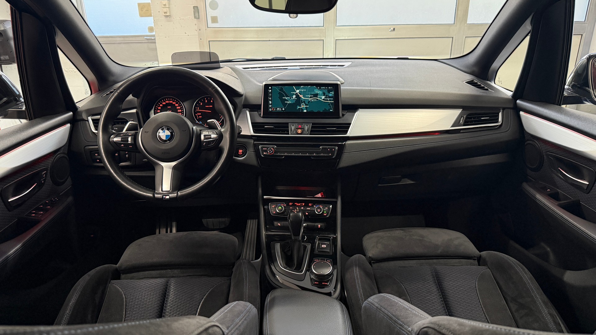 BMW 225i xDrive Active Tourer M Sport Steptronic, guter Ausstattung Perle-image-9