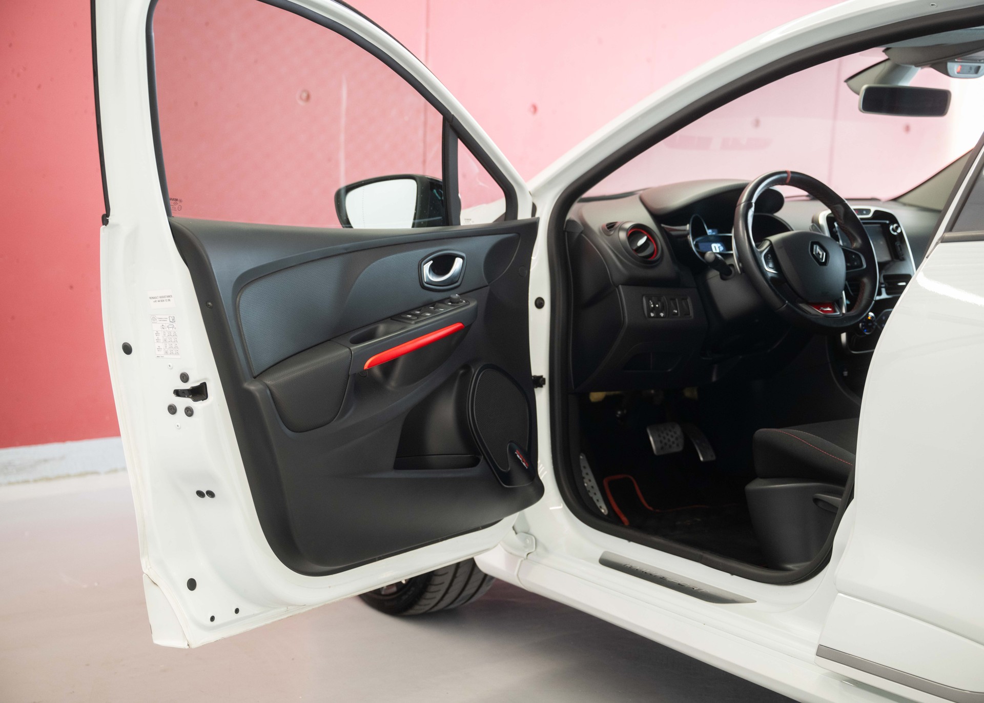 RENAULT Clio 1.6 T RS 200 (1st hand Swiss car, stunning condition, Cup Pack, full Renault service history)-image-30