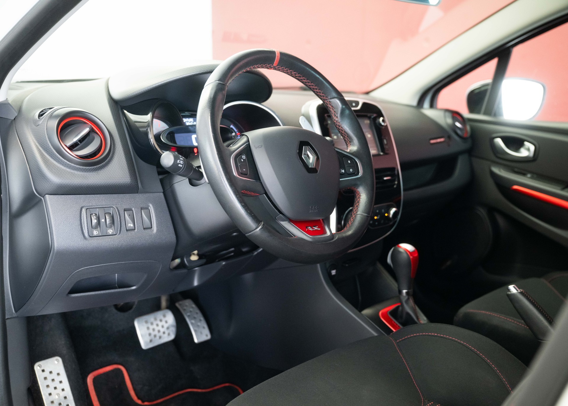 RENAULT Clio 1.6 T RS 200 (1st hand Swiss car, stunning condition, Cup Pack, full Renault service history)-image-17