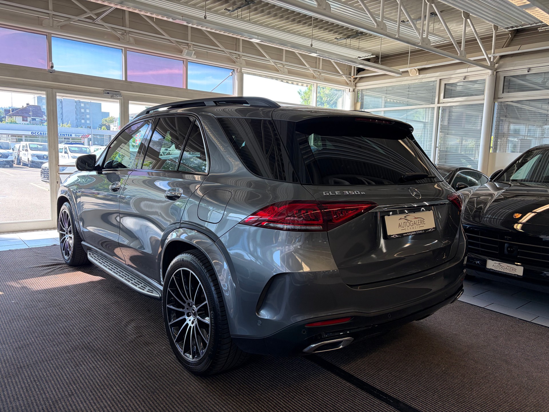 MERCEDES-BENZ GLE 350 e 4Matic AMG Line | CH | Gratis Service | AHK | MBUX | Burmester | PREMIUM PLUS | Sitzklima |-image-10