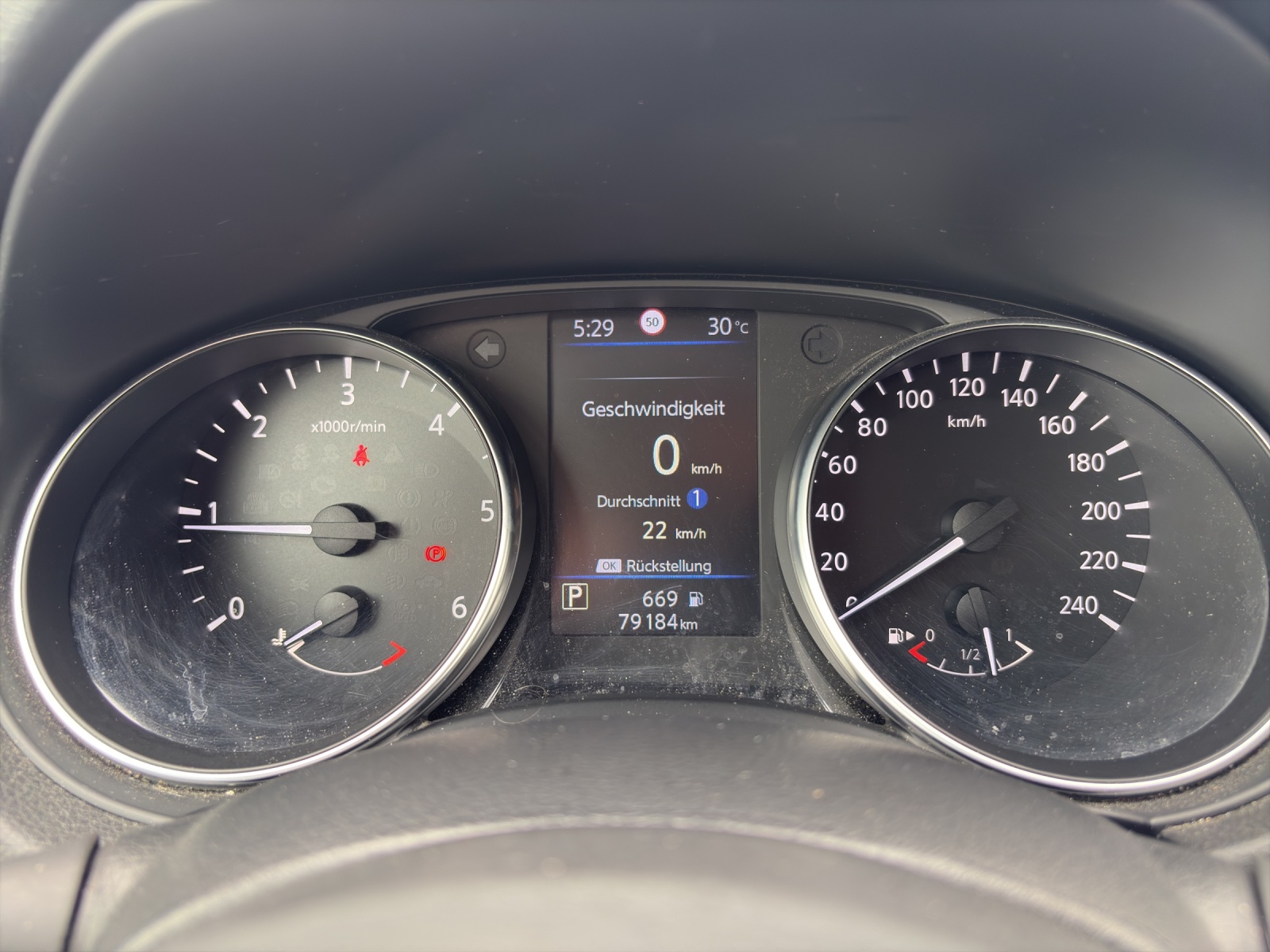 NISSAN Qashqai 1.7 dCi Tekna 4x4-image-10