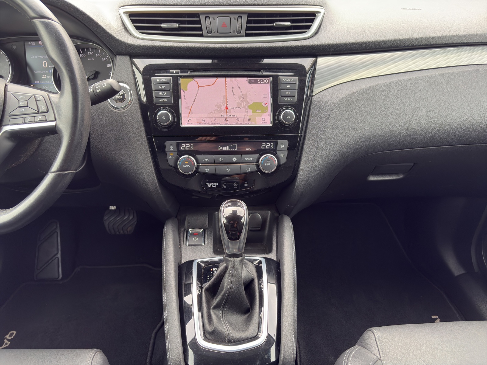 NISSAN Qashqai 1.7 dCi Tekna 4x4-image-13