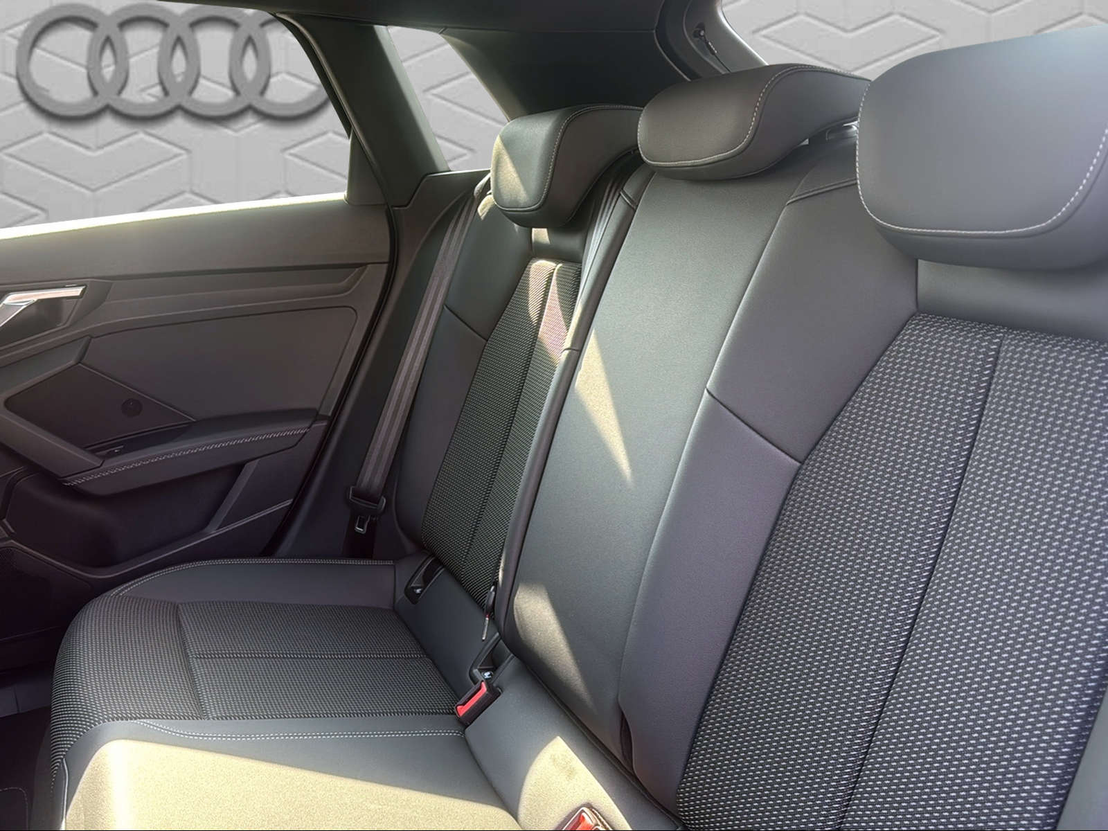 AUDI A3 Sportback 45 TFSI e S line S-tronic-image-15