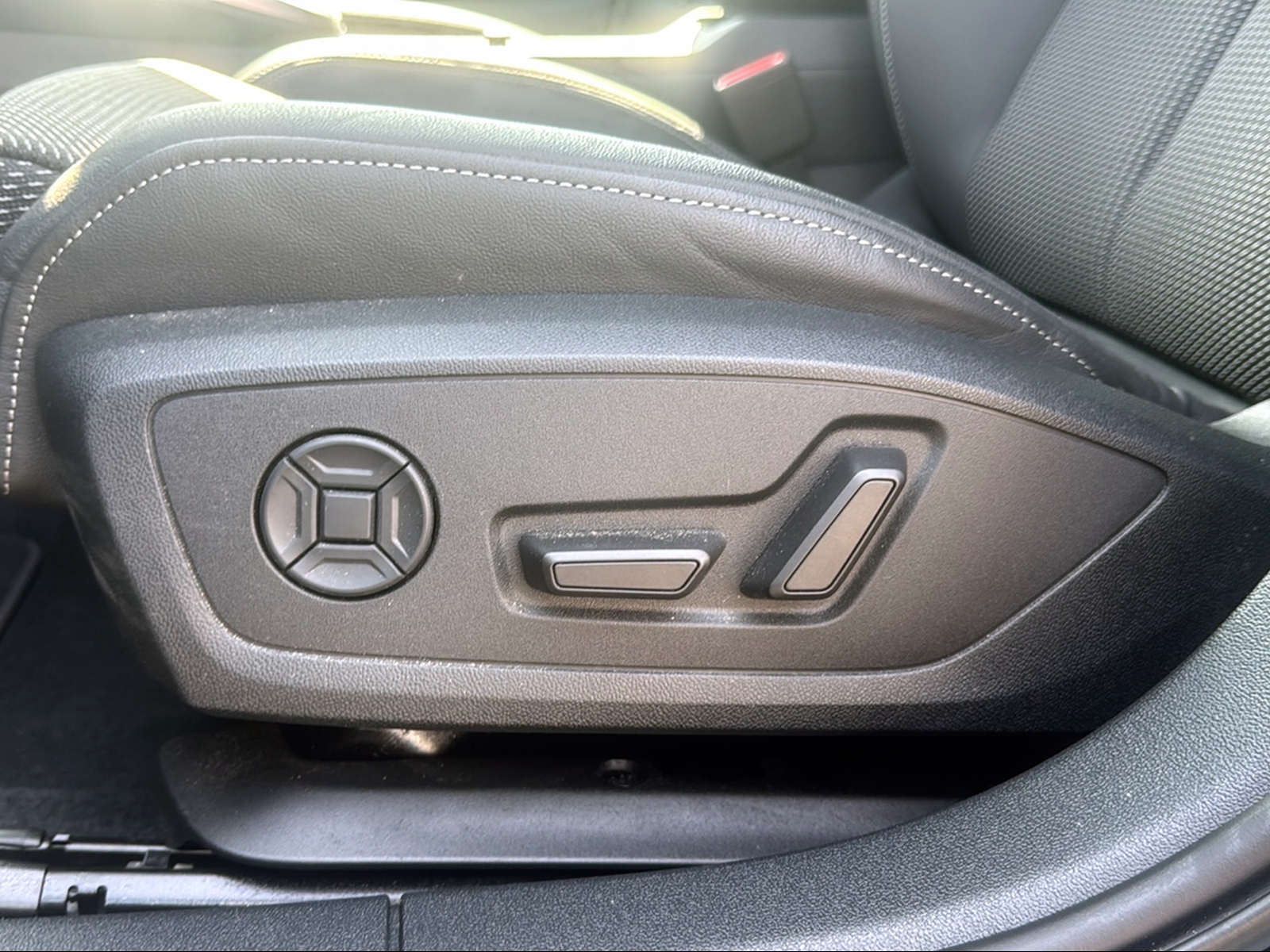 AUDI A3 Sportback 45 TFSI e S line S-tronic-image-17