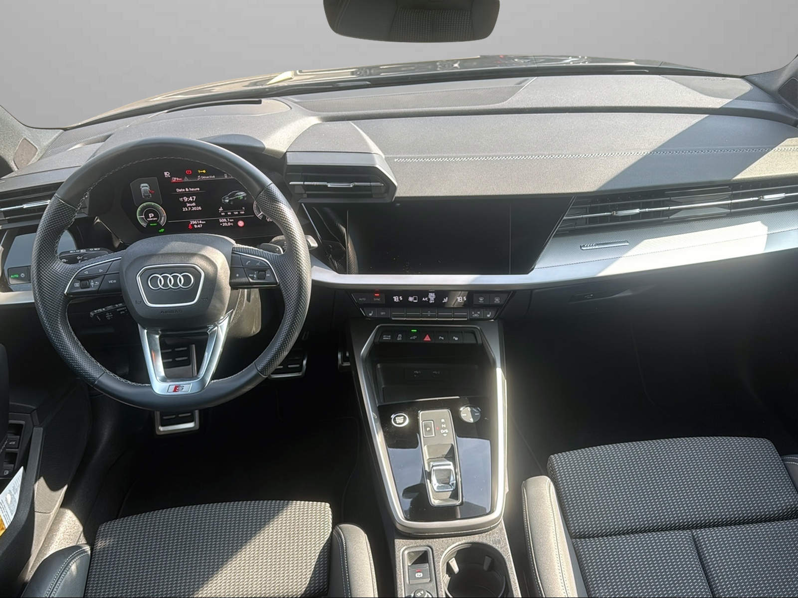 AUDI A3 Sportback 45 TFSI e S line S-tronic-image-12