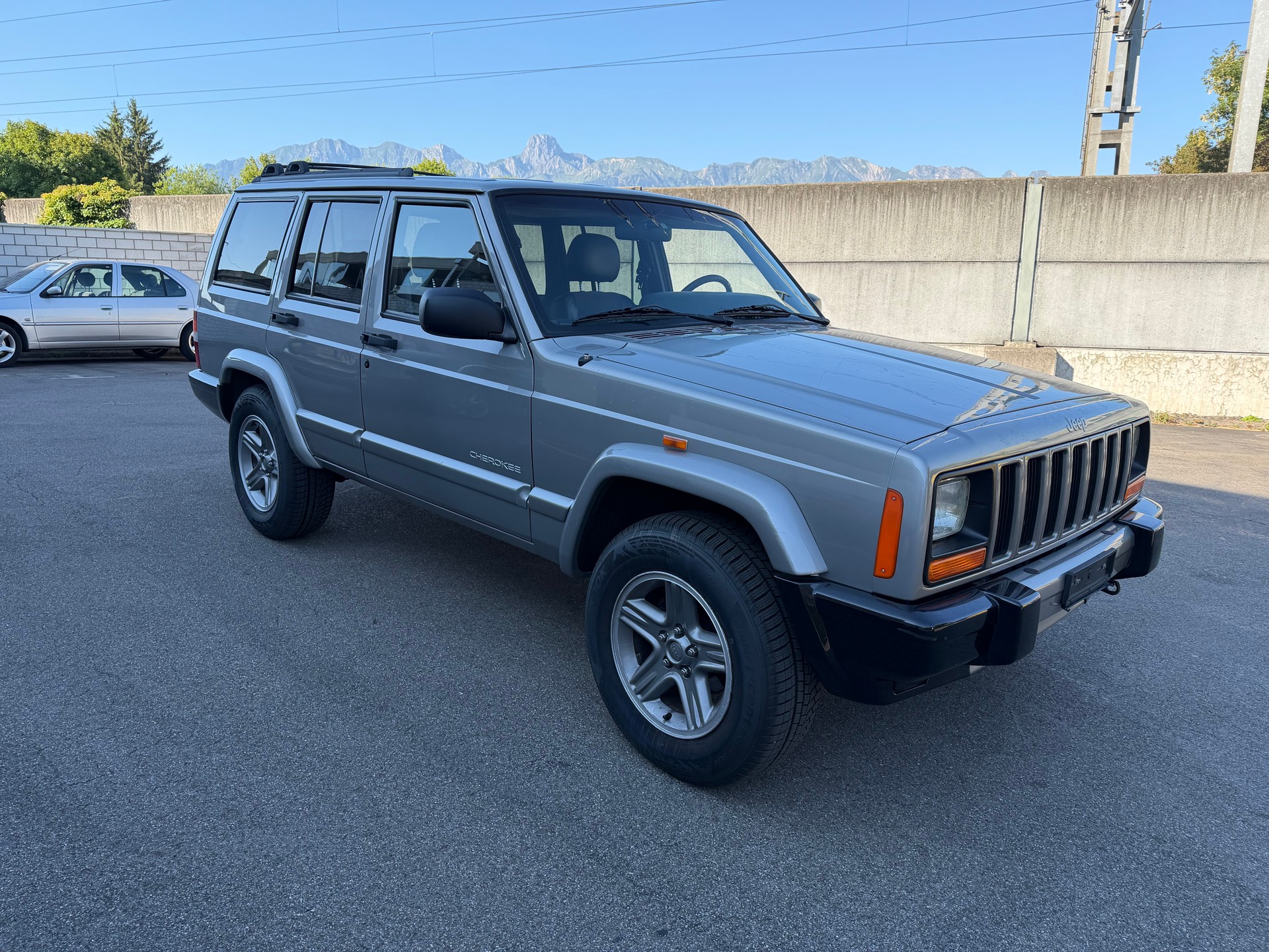 JEEP Cherokee 4.0 Classic-image-5
