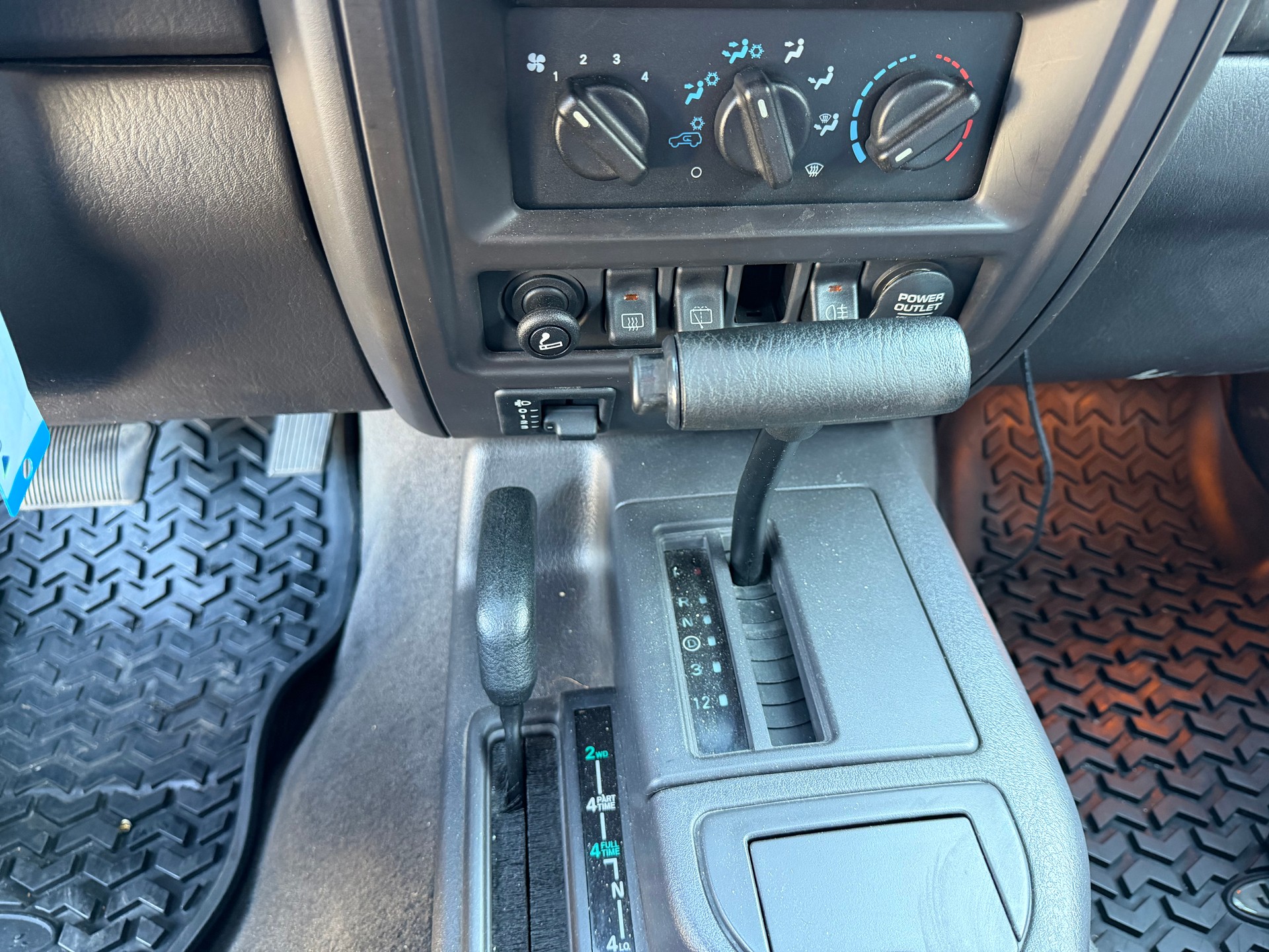 JEEP Cherokee 4.0 Classic-image-12