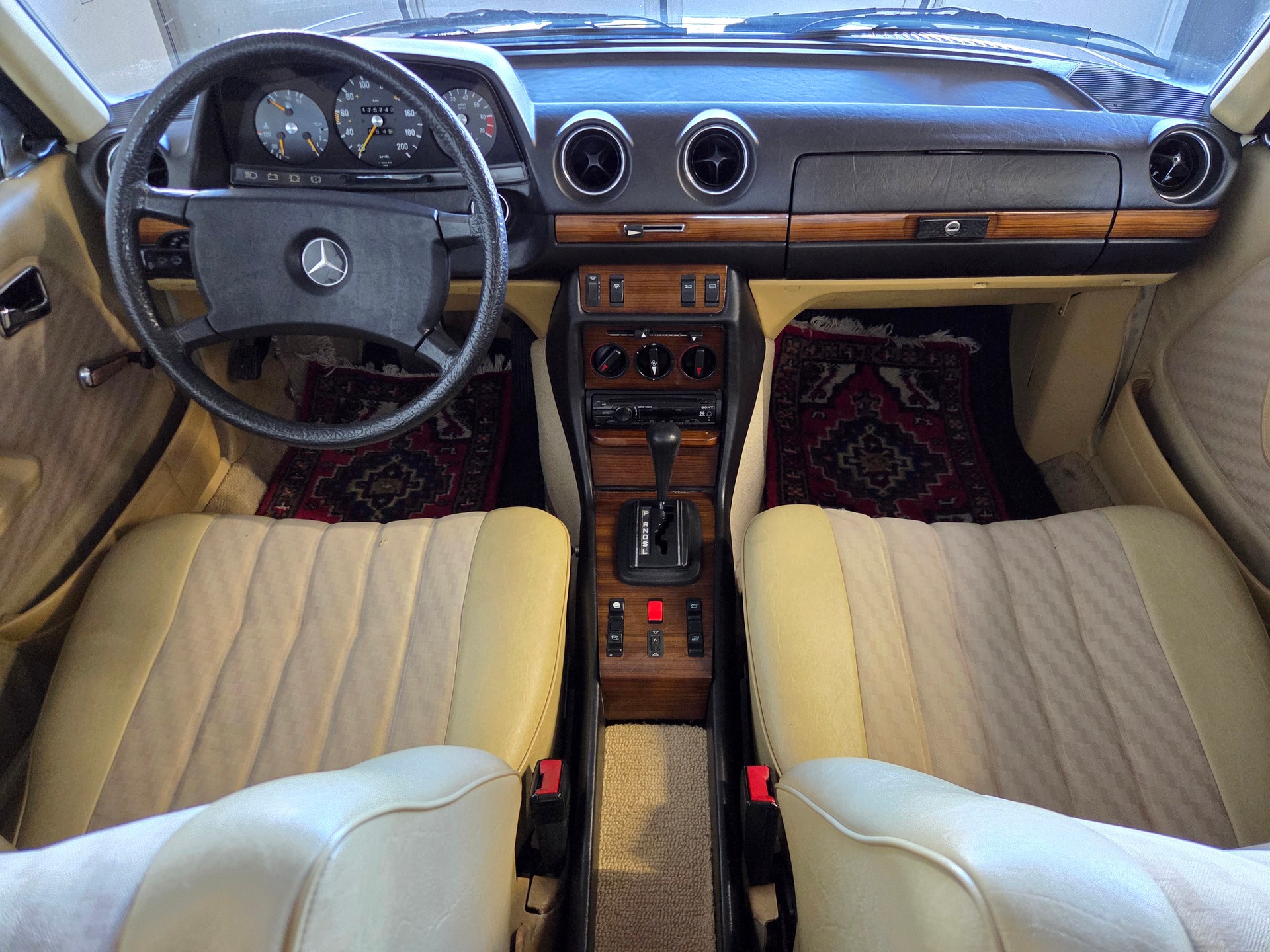 MERCEDES-BENZ CE-image-16