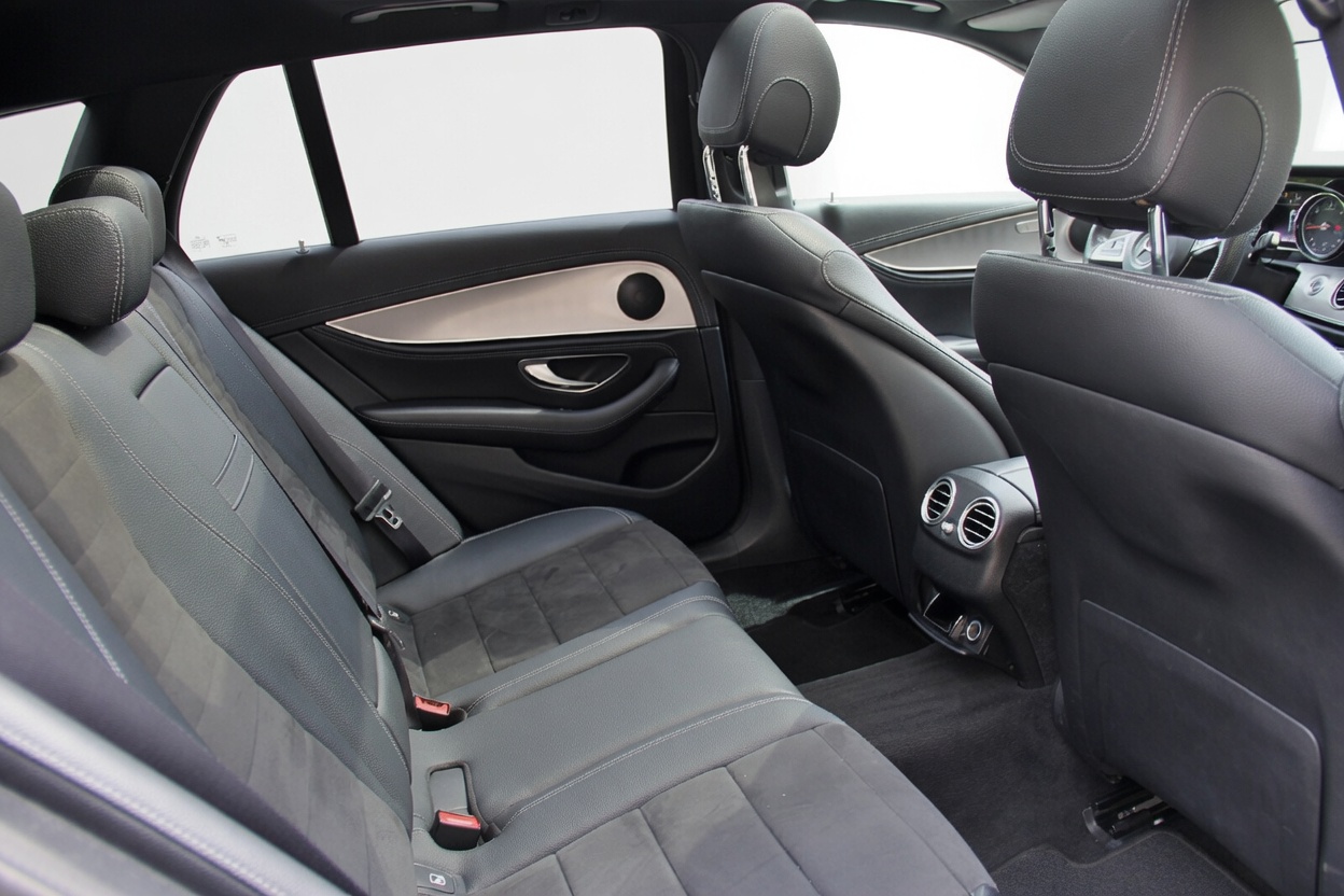 MERCEDES-BENZ E 220 d Swiss Star AMG Line 4Matic 9G-Tronic-image-11