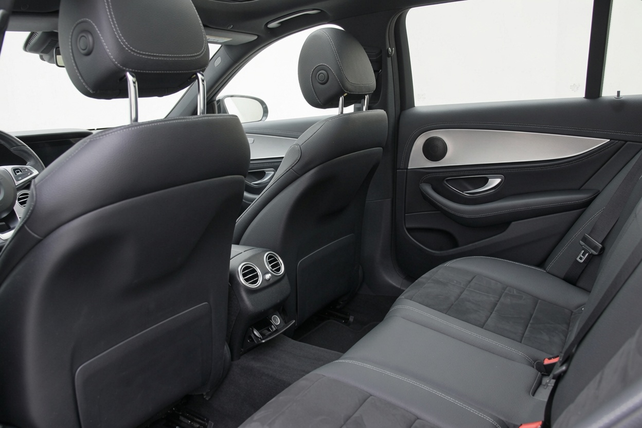 MERCEDES-BENZ E 220 d Swiss Star AMG Line 4Matic 9G-Tronic-image-9