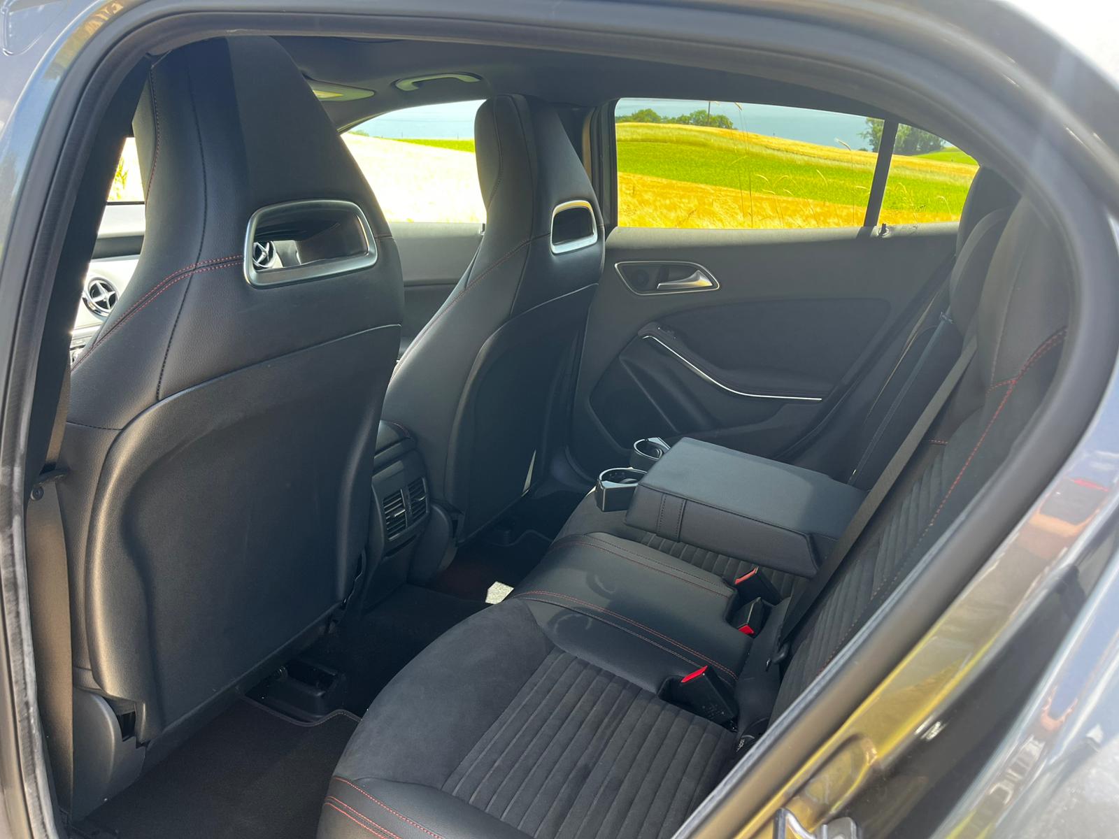 MERCEDES-BENZ GLA 220 AMG Line 4m-image-4