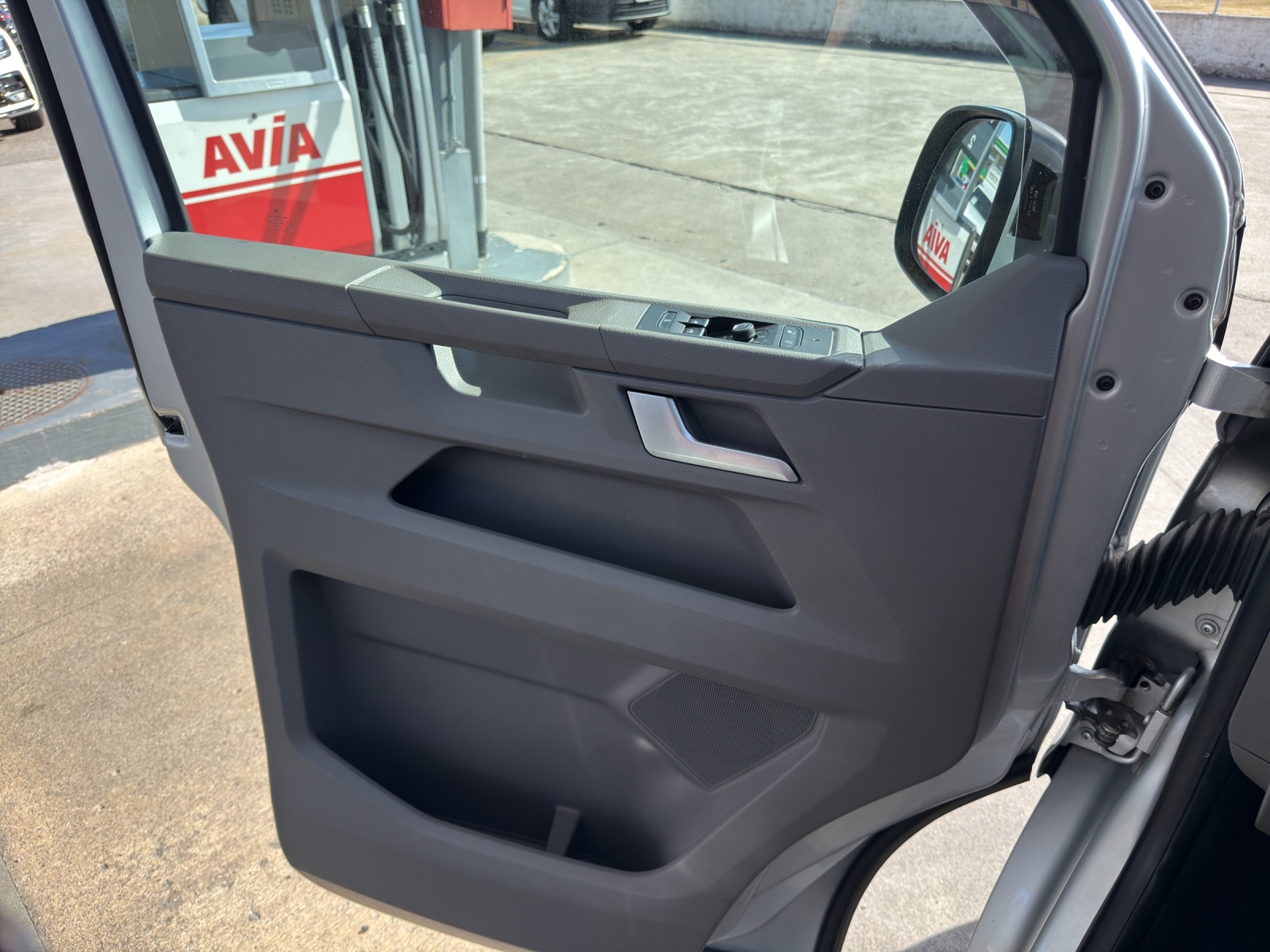 VW T6.1 Caravelle 3400 2.0 TDI 204 Comfortline DSG 4m-image-6