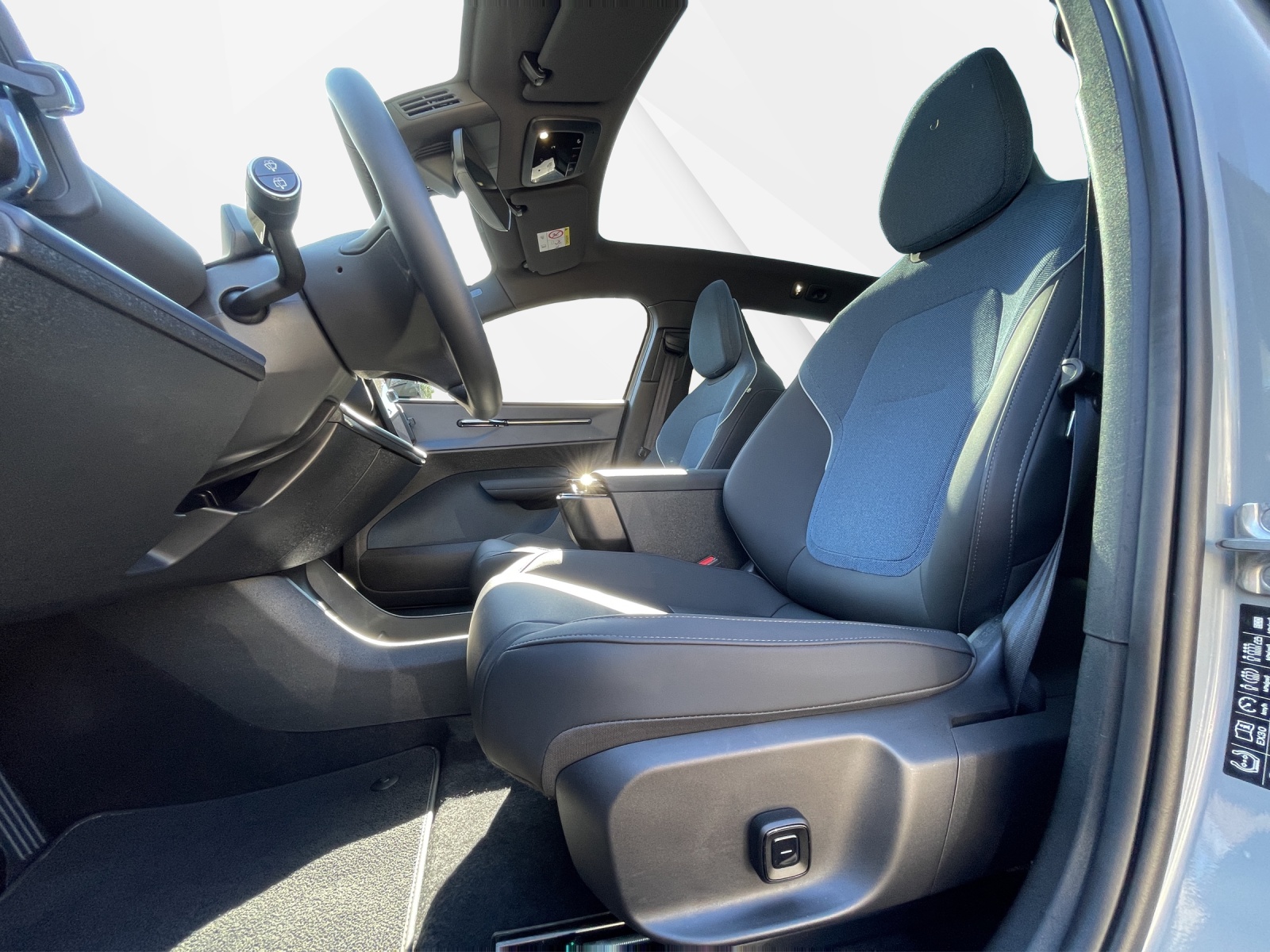 VOLVO EX 30 E60 Twin Ultra Performance AWD-image-9