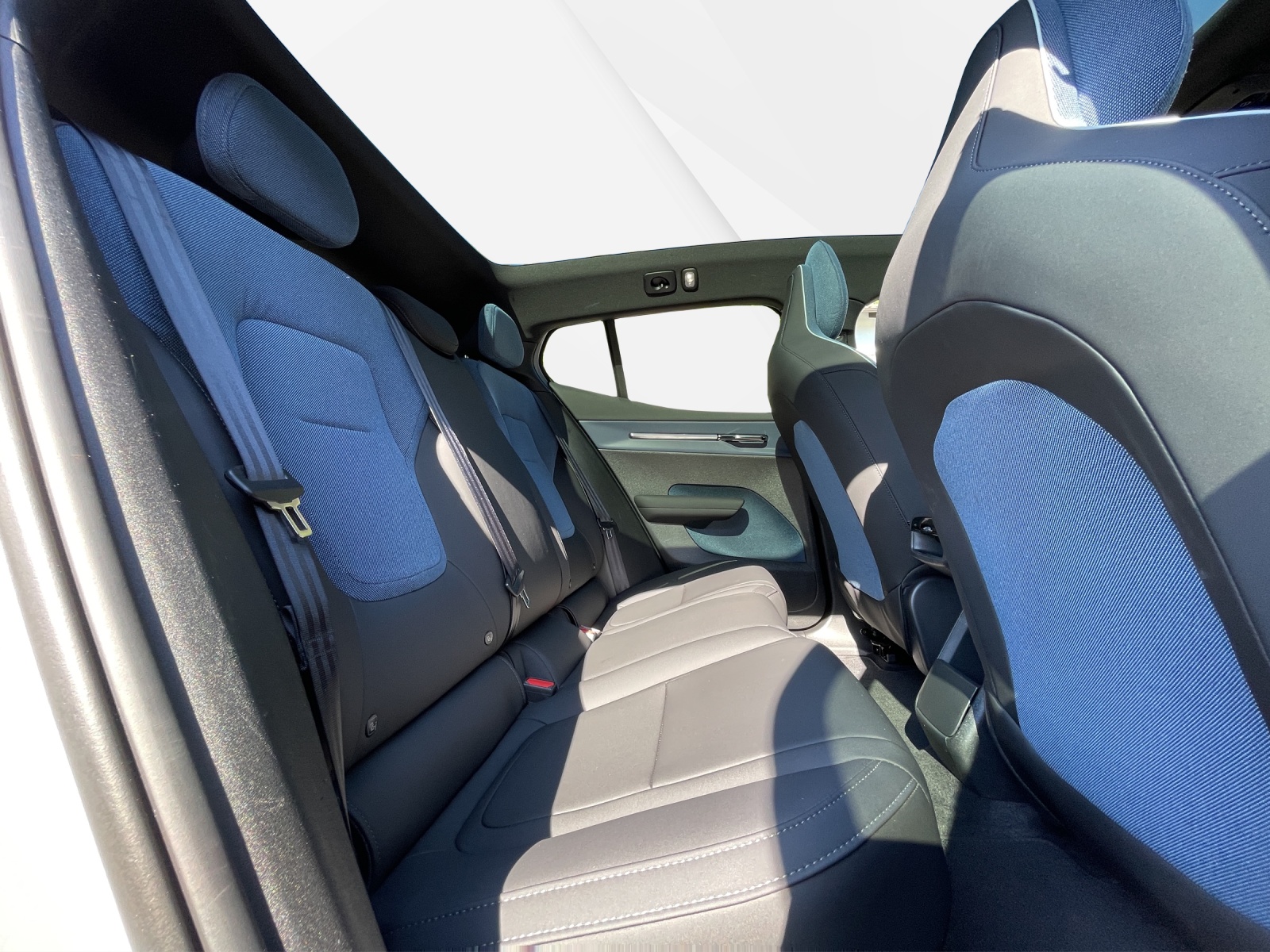 VOLVO EX 30 E60 Twin Ultra Performance AWD-image-16
