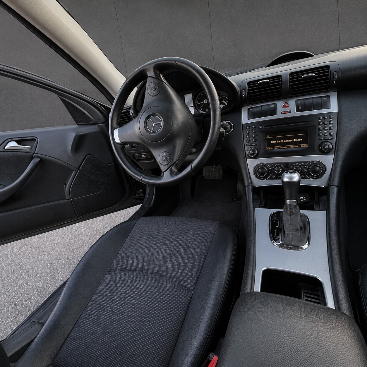 MERCEDES-BENZ CLC 220 CDI Automatic-image-5