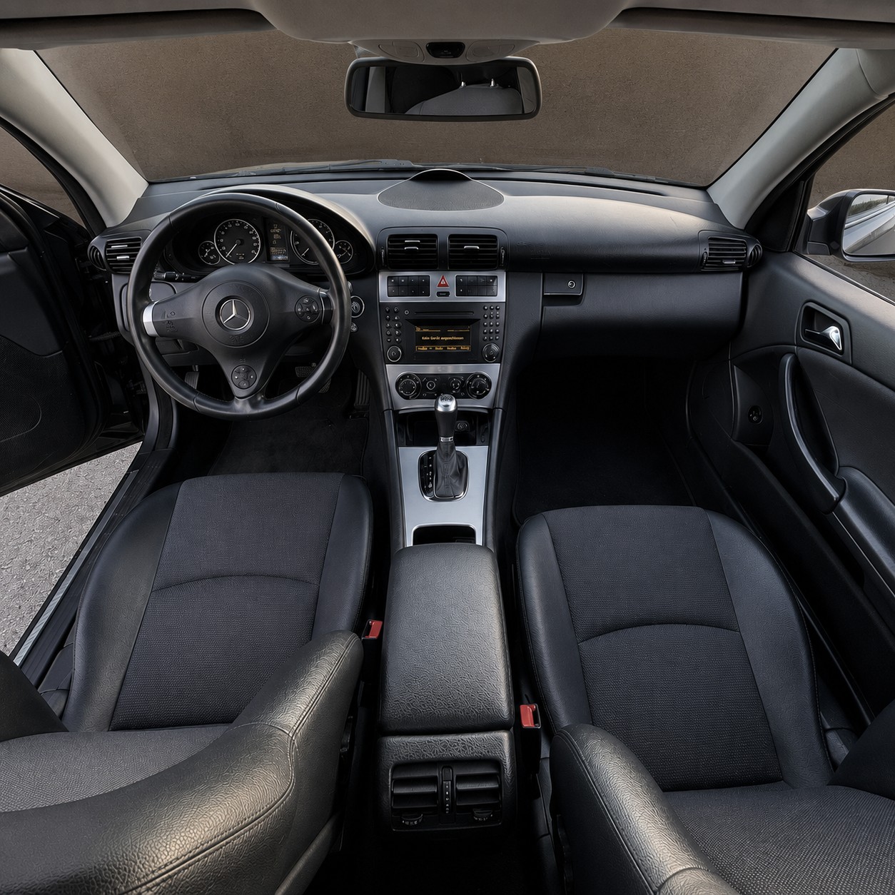 MERCEDES-BENZ CLC 220 CDI Automatic-image-4