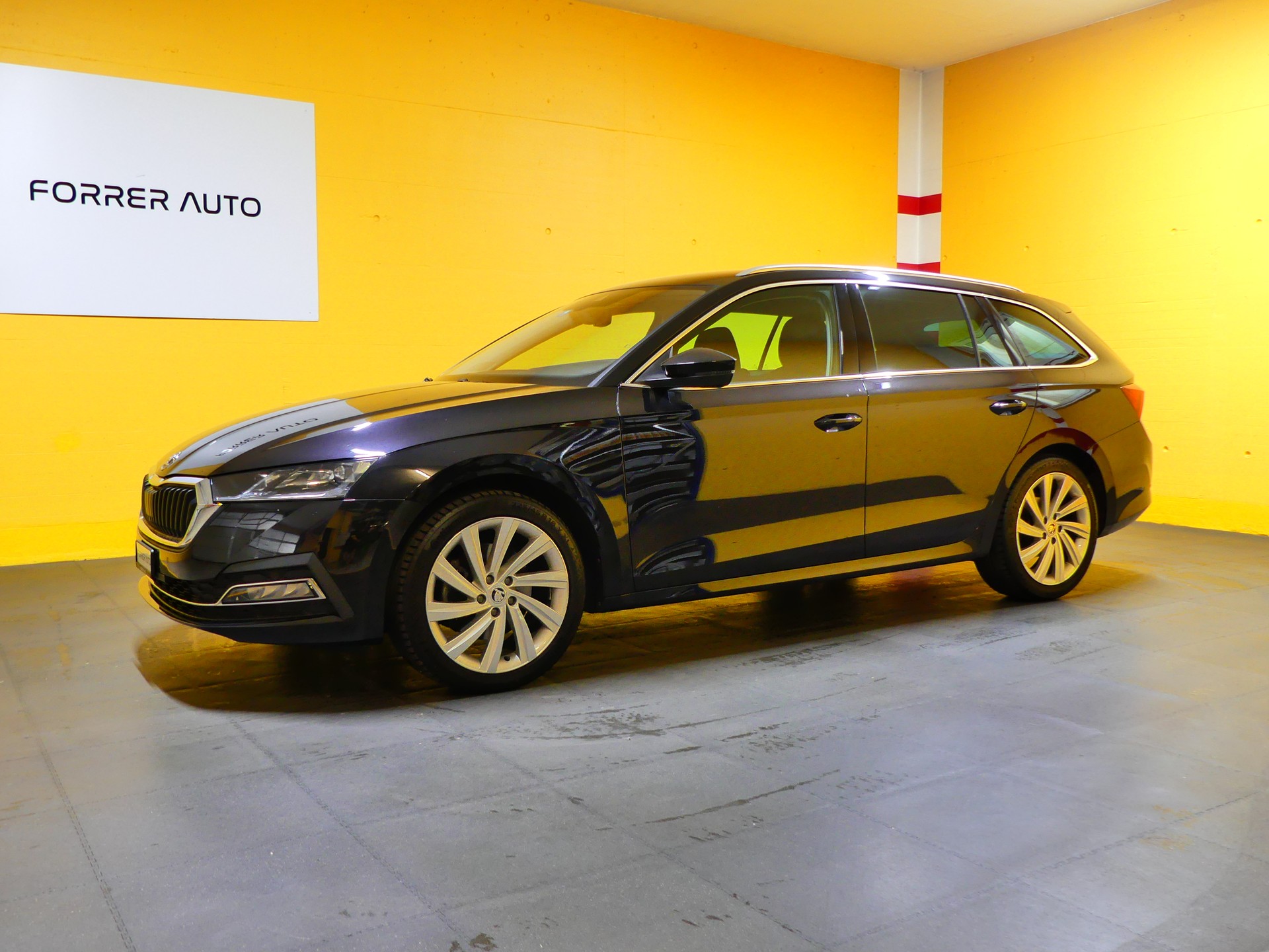 SKODA Octavia Combi 2.0 TDI DSG Style 4x4-image-0