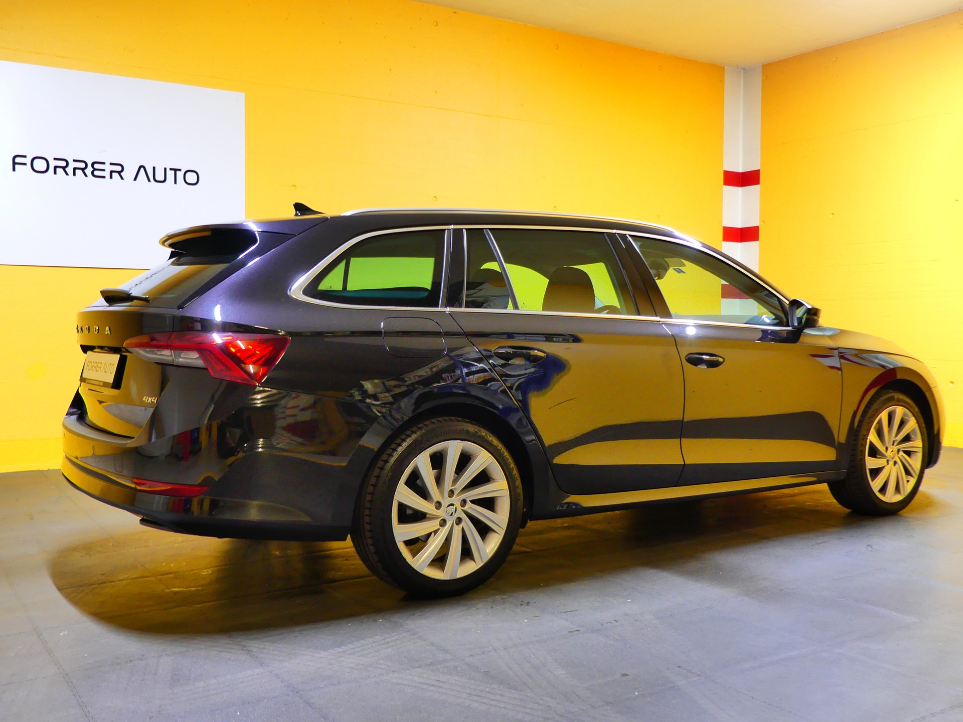 SKODA Octavia Combi 2.0 TDI DSG Style 4x4-image-4