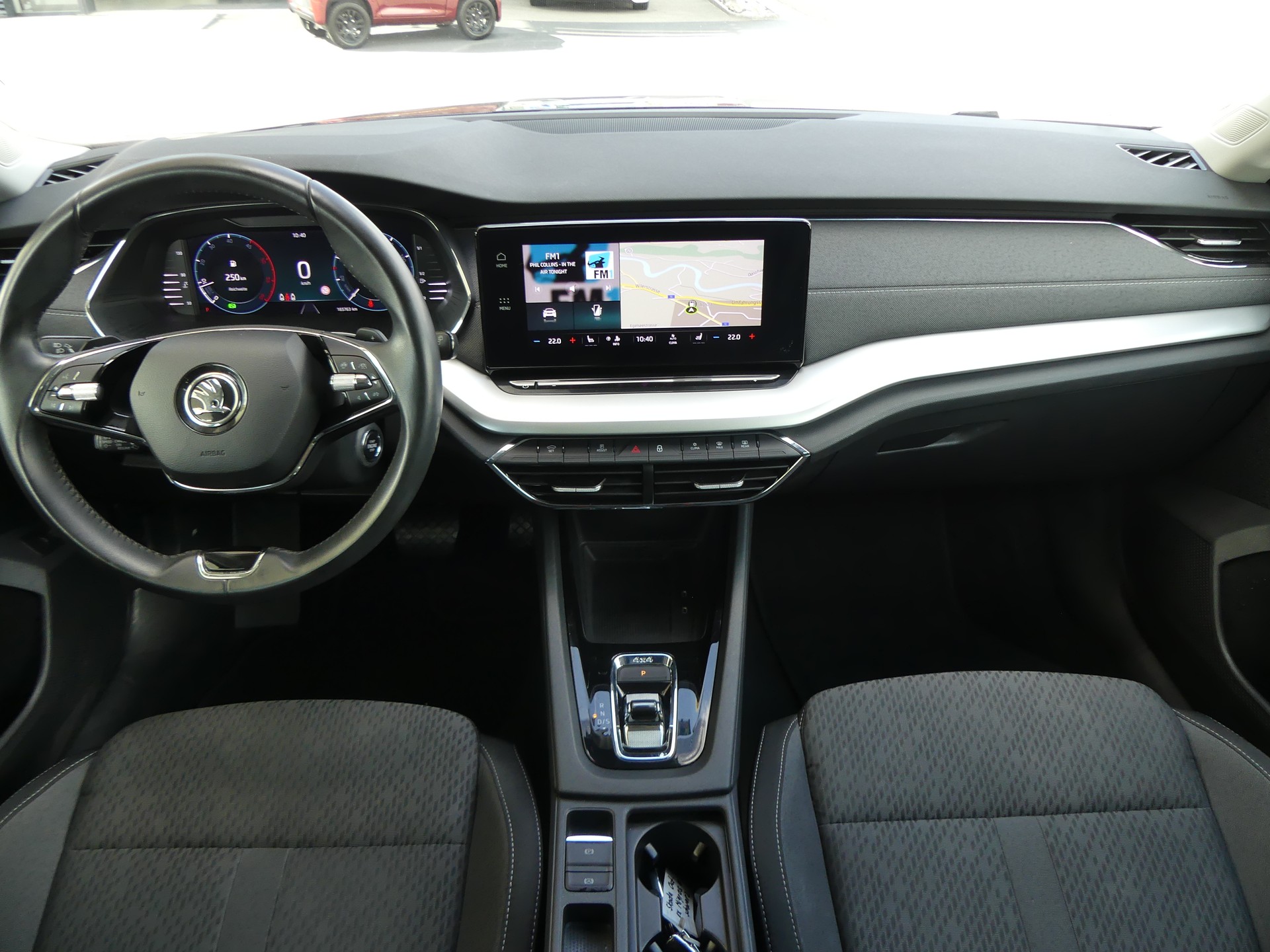 SKODA Octavia Combi 2.0 TDI DSG Style 4x4-image-14
