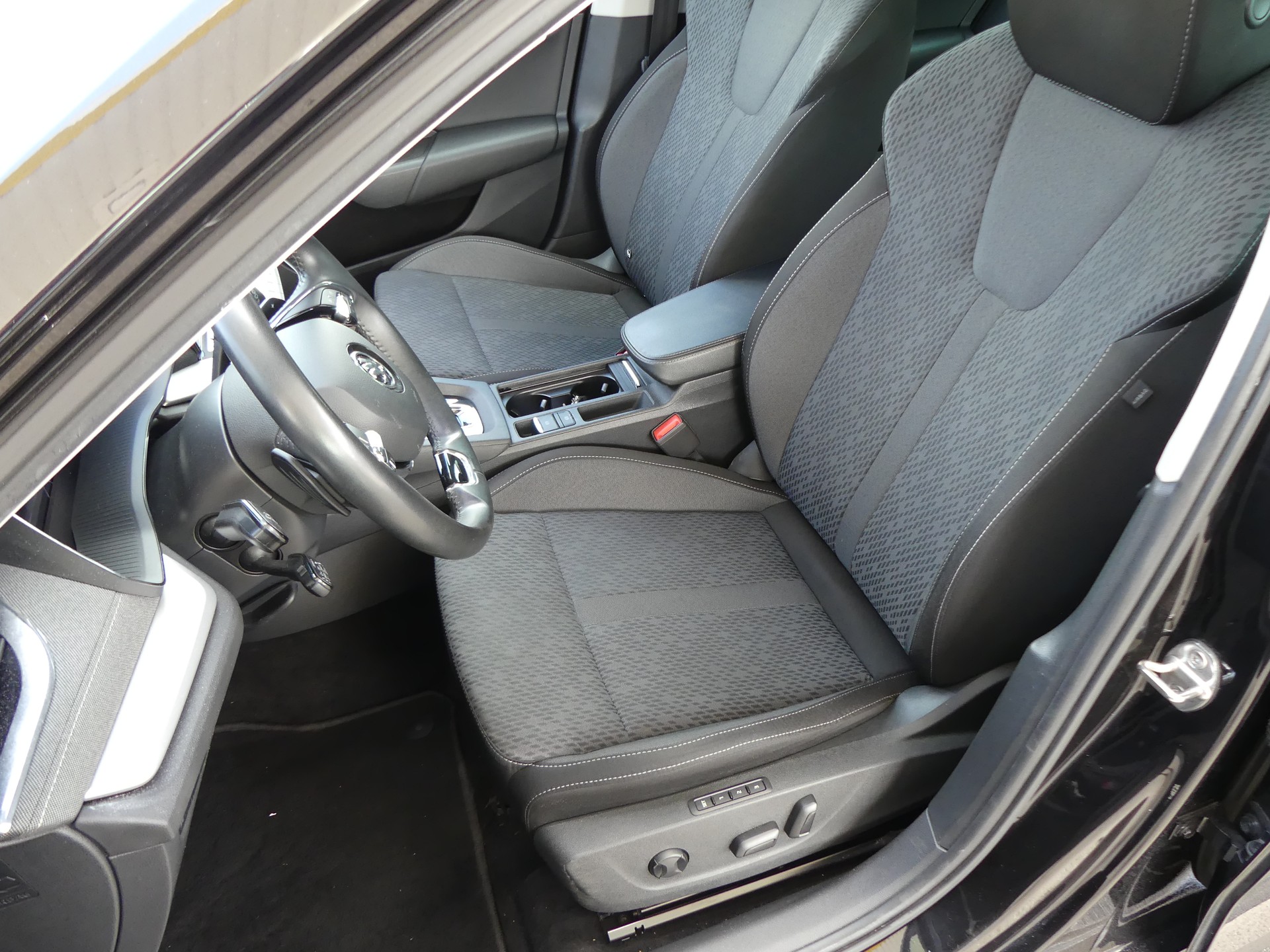 SKODA Octavia Combi 2.0 TDI DSG Style 4x4-image-12