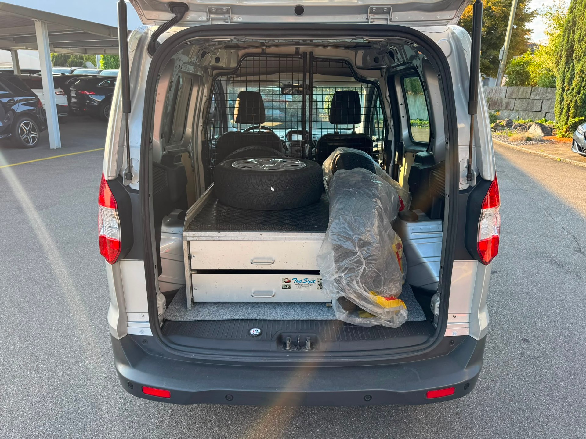 FORD Transit Courier Van 1.0 EcoBoost Ambiente-image-8