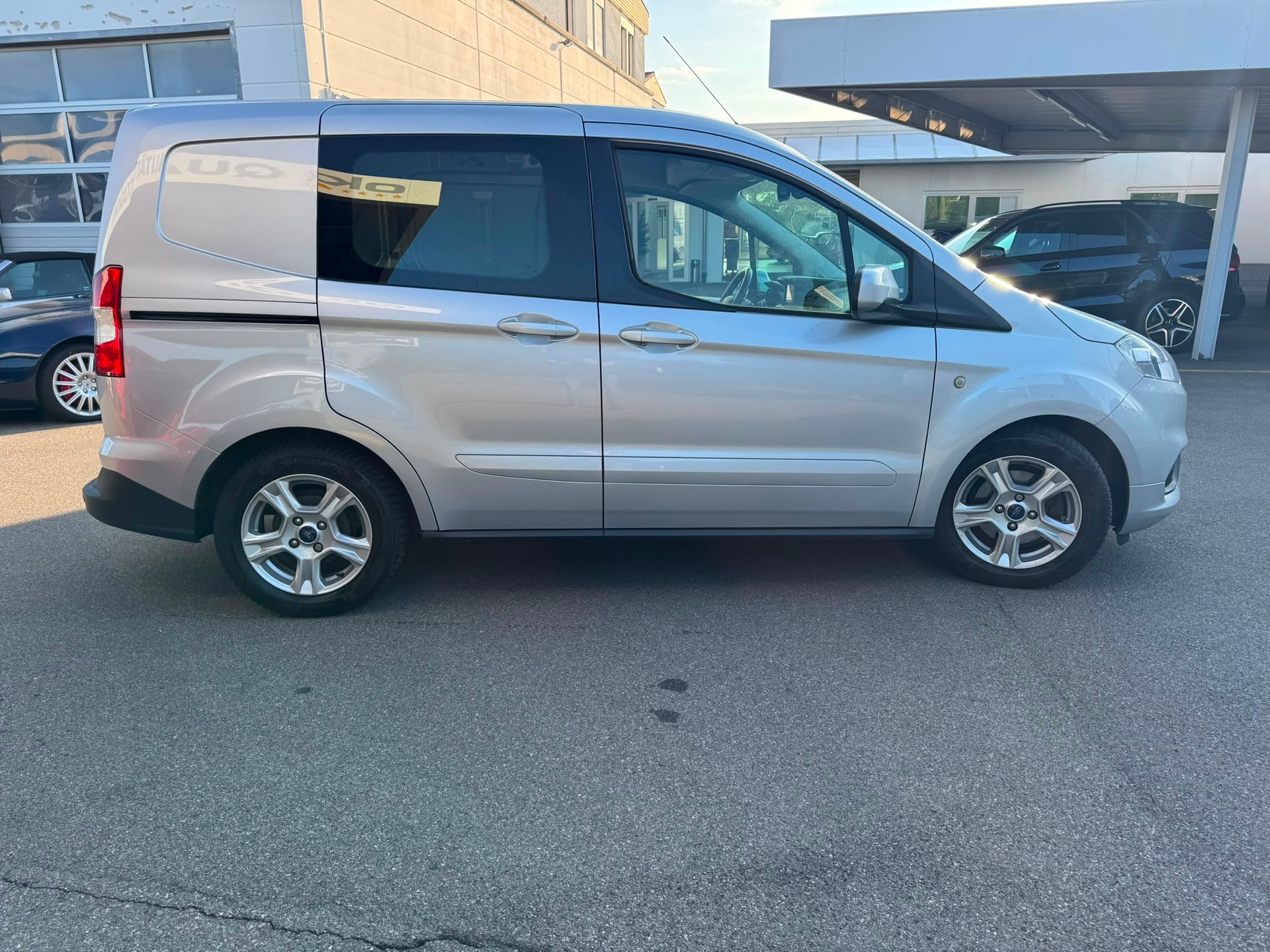 FORD Transit Courier Van 1.0 EcoBoost Ambiente-image-4