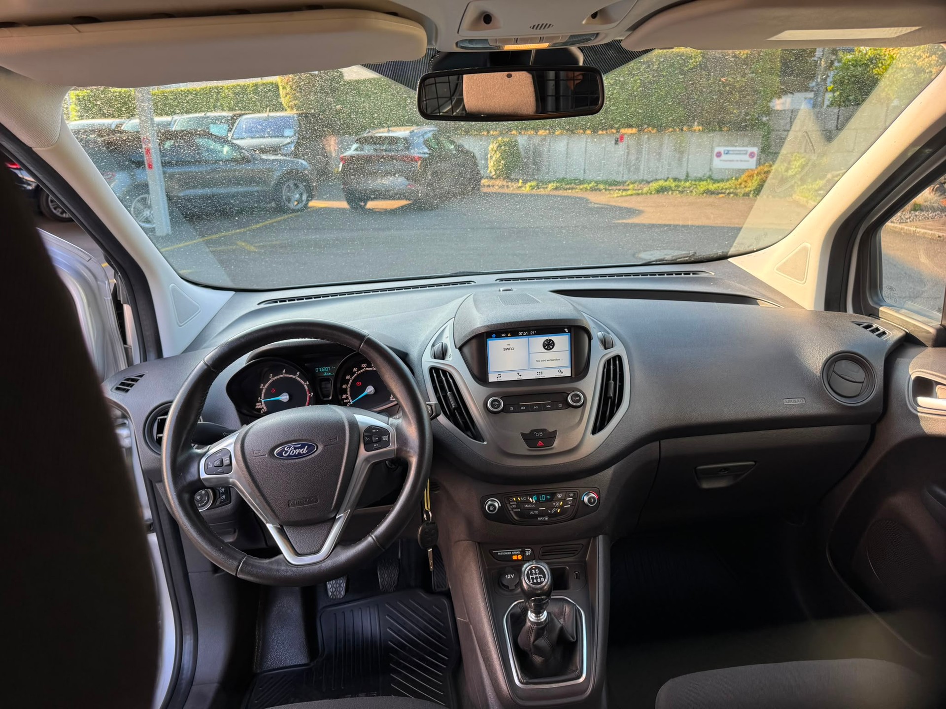 FORD Transit Courier Van 1.0 EcoBoost Ambiente-image-10