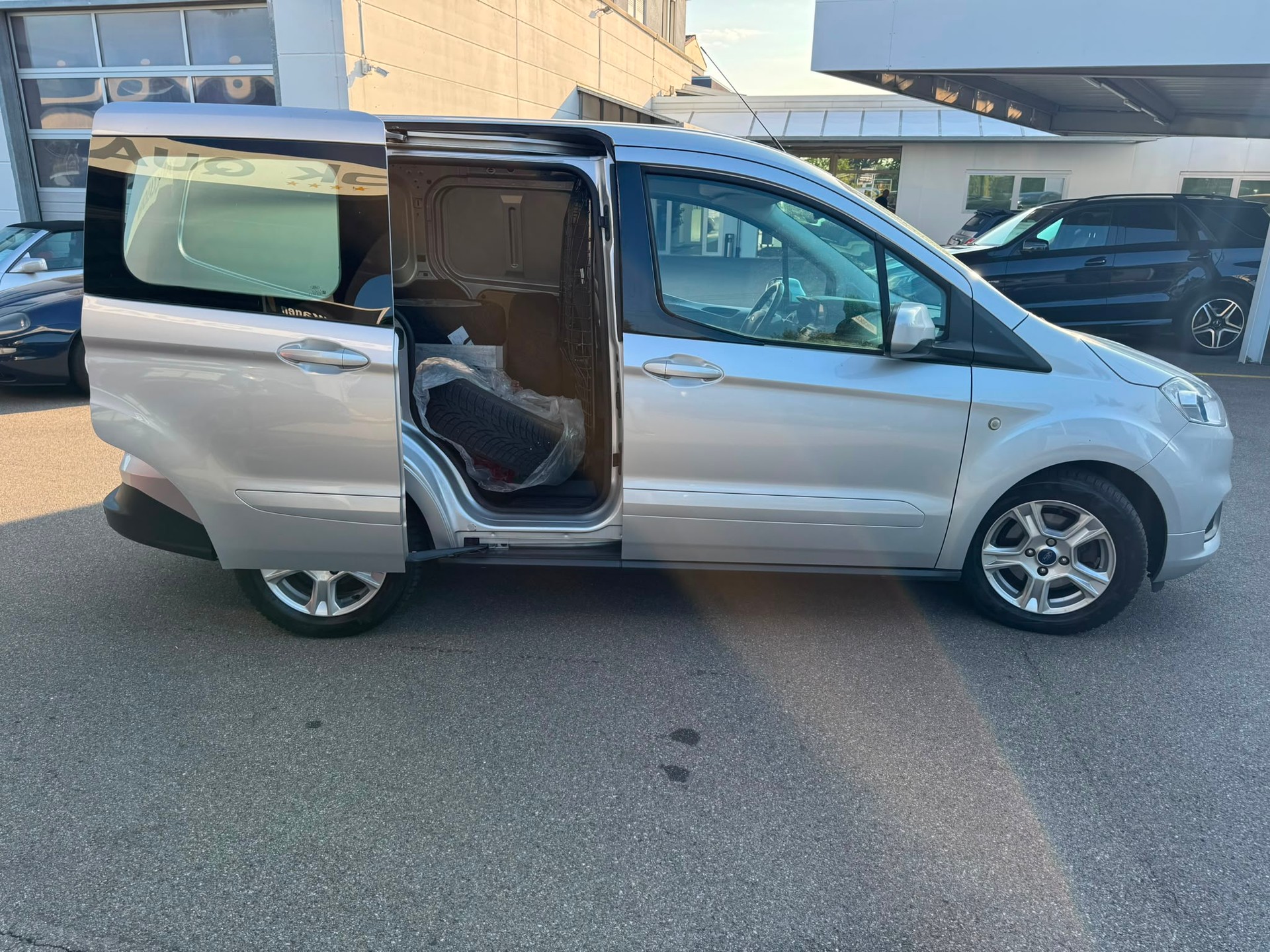 FORD Transit Courier Van 1.0 EcoBoost Ambiente-image-5