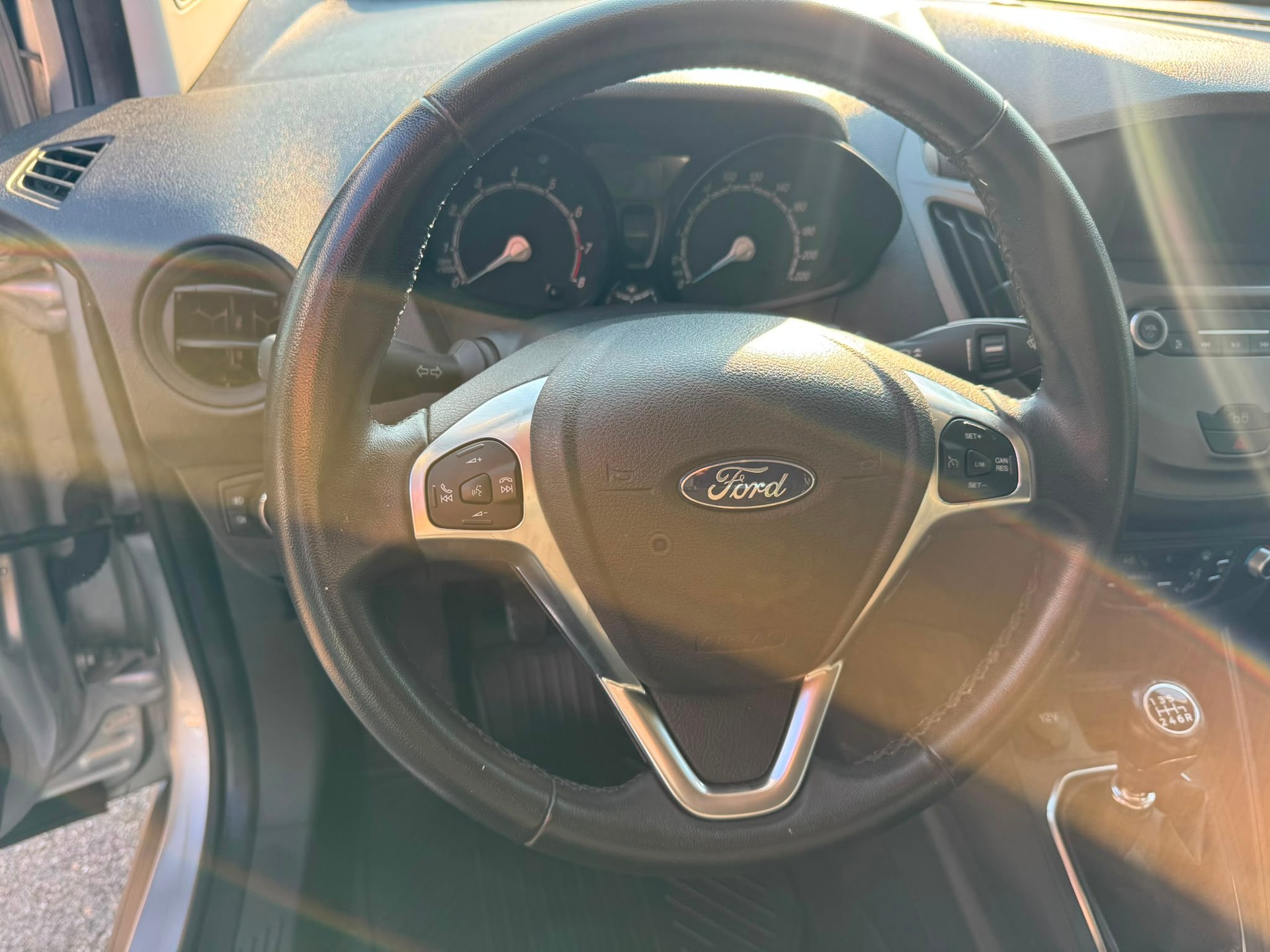 FORD Transit Courier Van 1.0 EcoBoost Ambiente-image-12