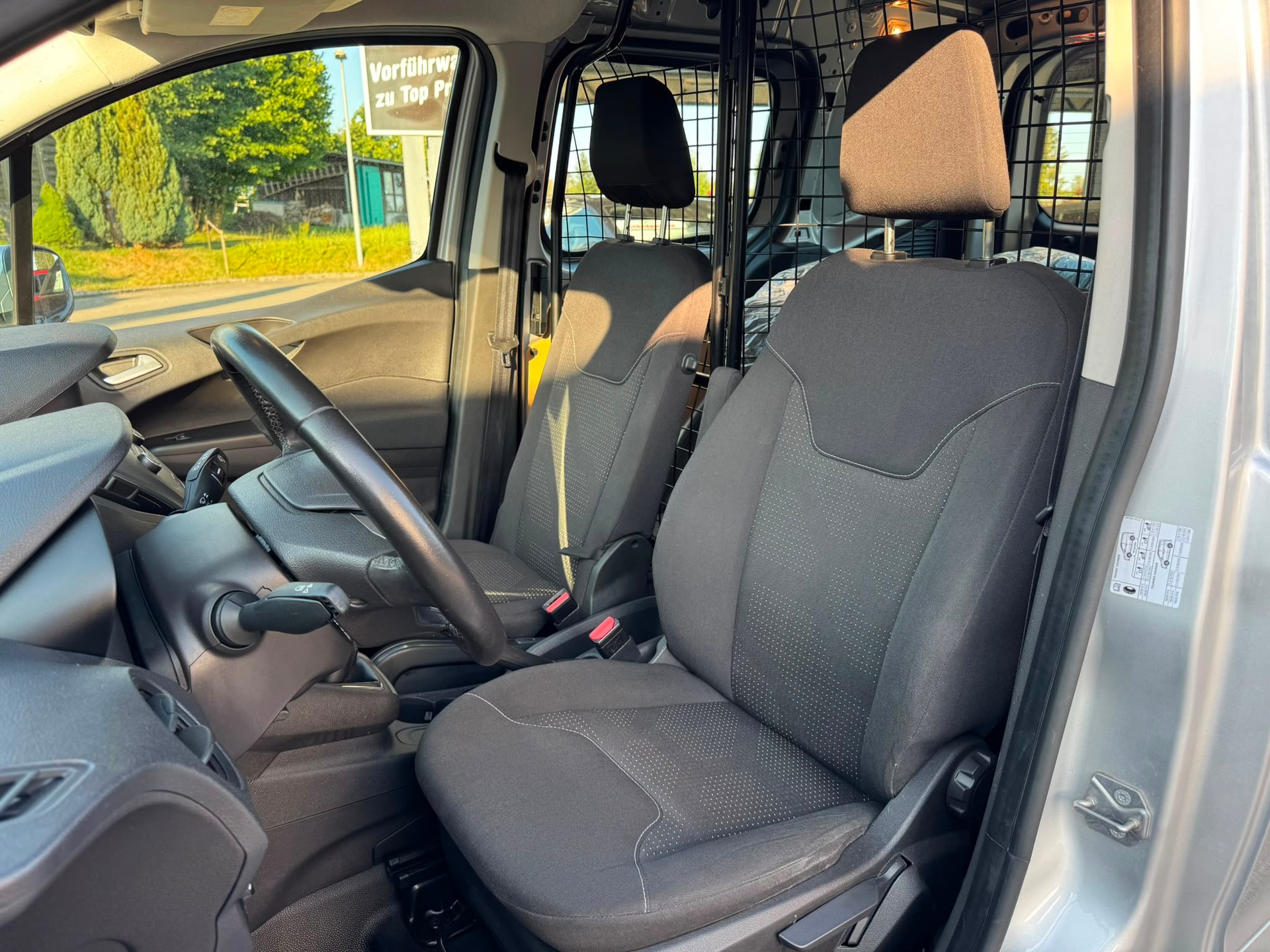 FORD Transit Courier Van 1.0 EcoBoost Ambiente-image-14
