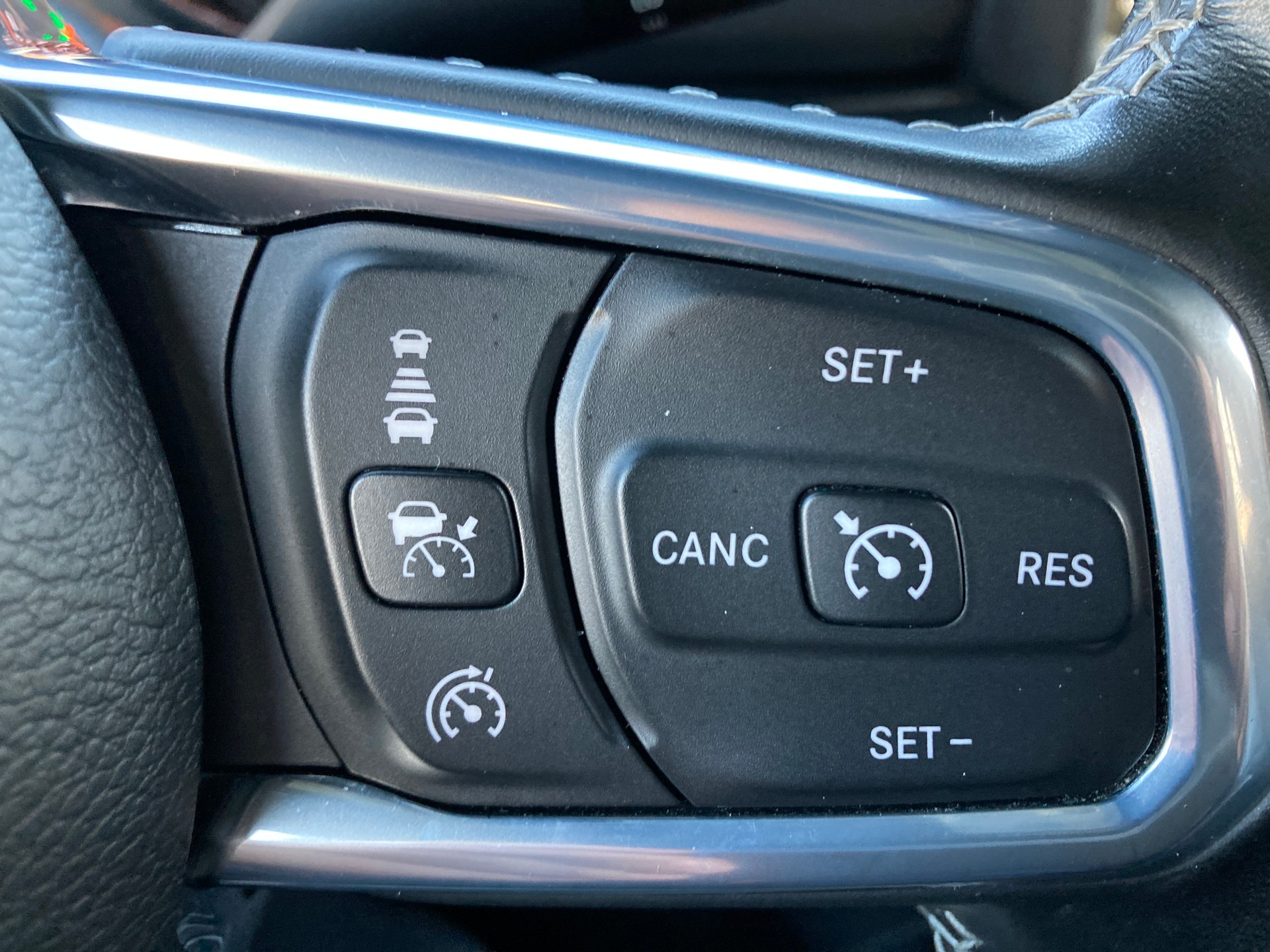 JEEP Gladiator 3.0 V6 Launch Edition-image-18