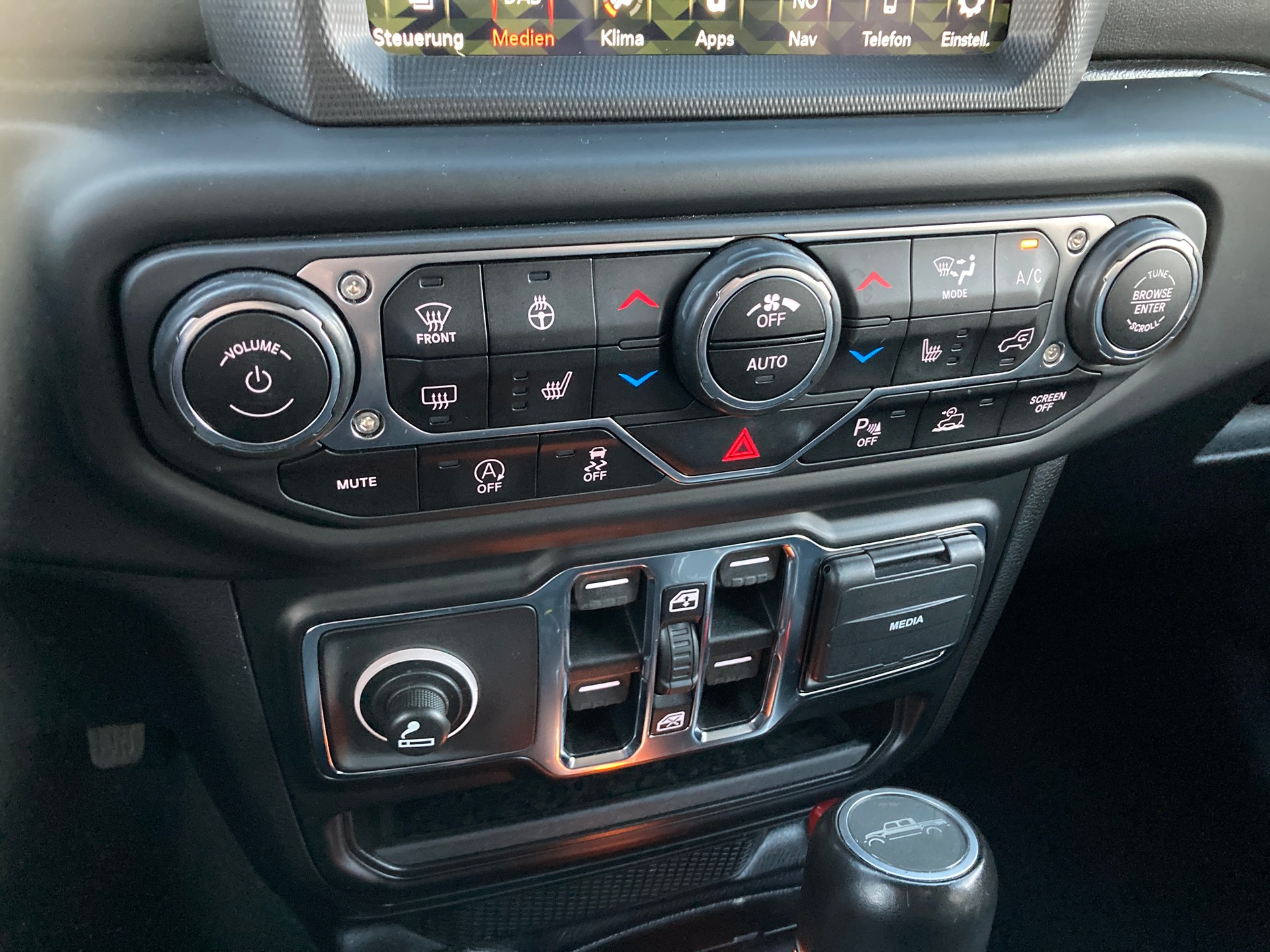 JEEP Gladiator 3.0 V6 Launch Edition-image-19