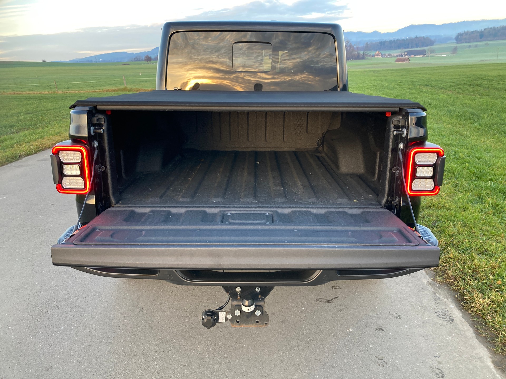 JEEP Gladiator 3.0 V6 Launch Edition-image-9