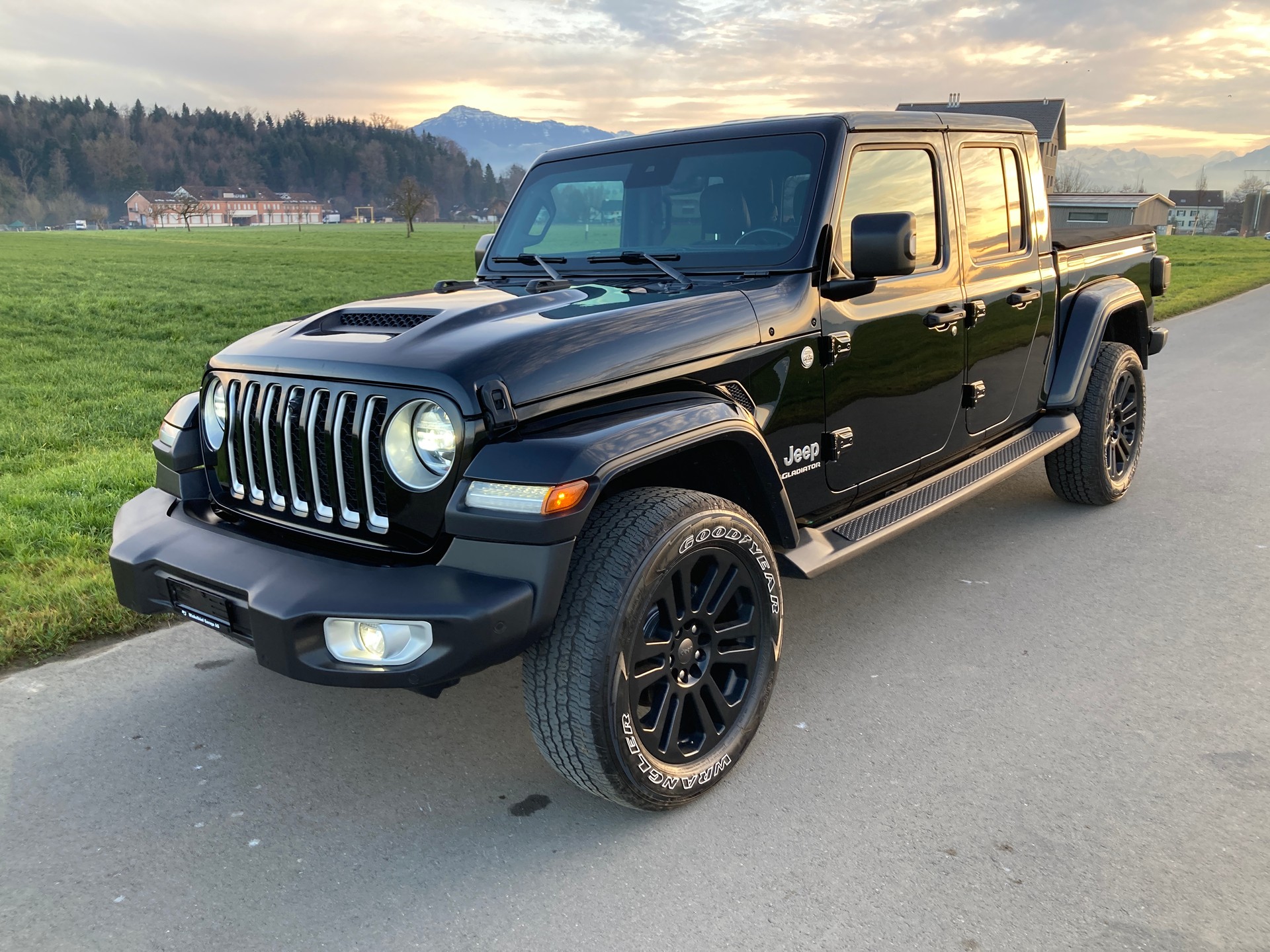 JEEP Gladiator 3.0 V6 Launch Edition-image-0