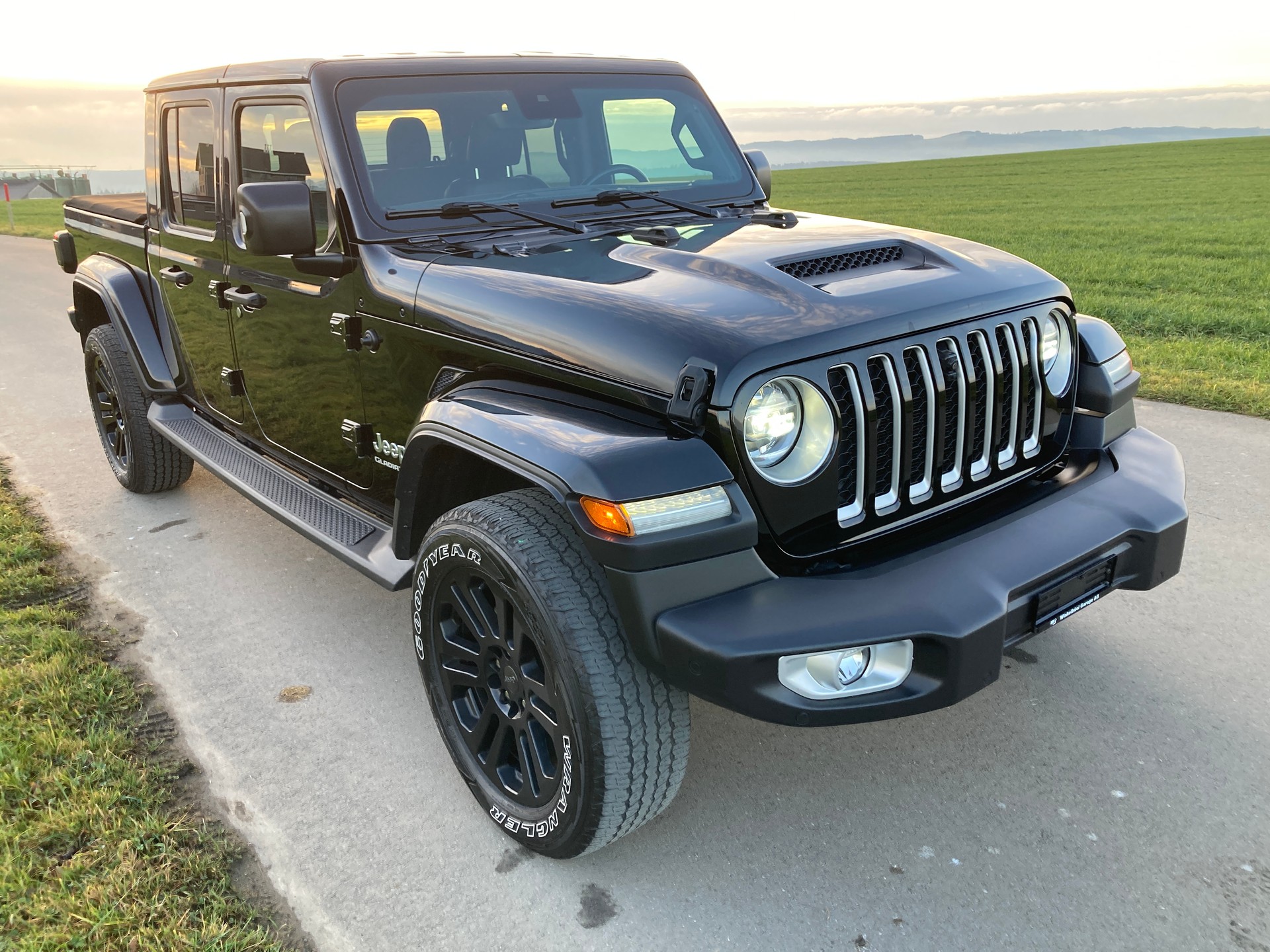 JEEP Gladiator 3.0 V6 Launch Edition-image-1
