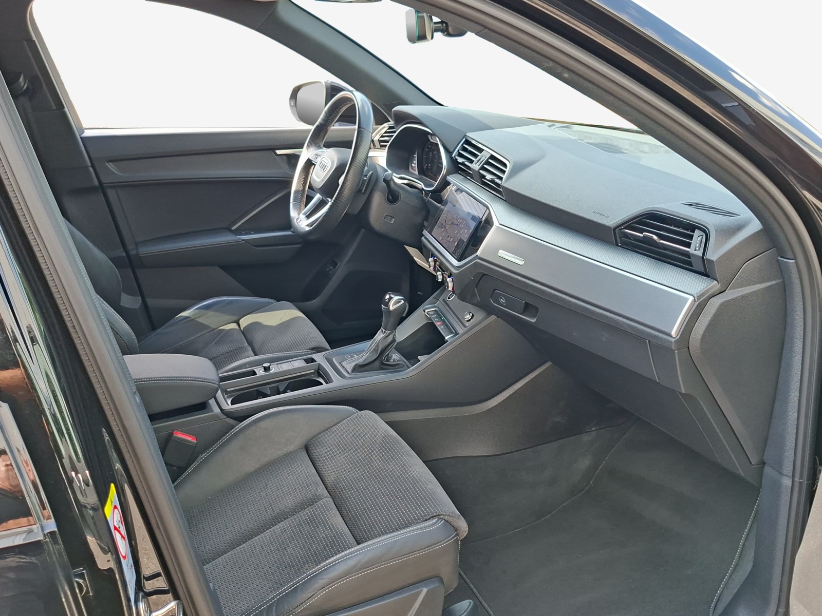 AUDI Q3 45 TFSI e S line S-tronic-image-14