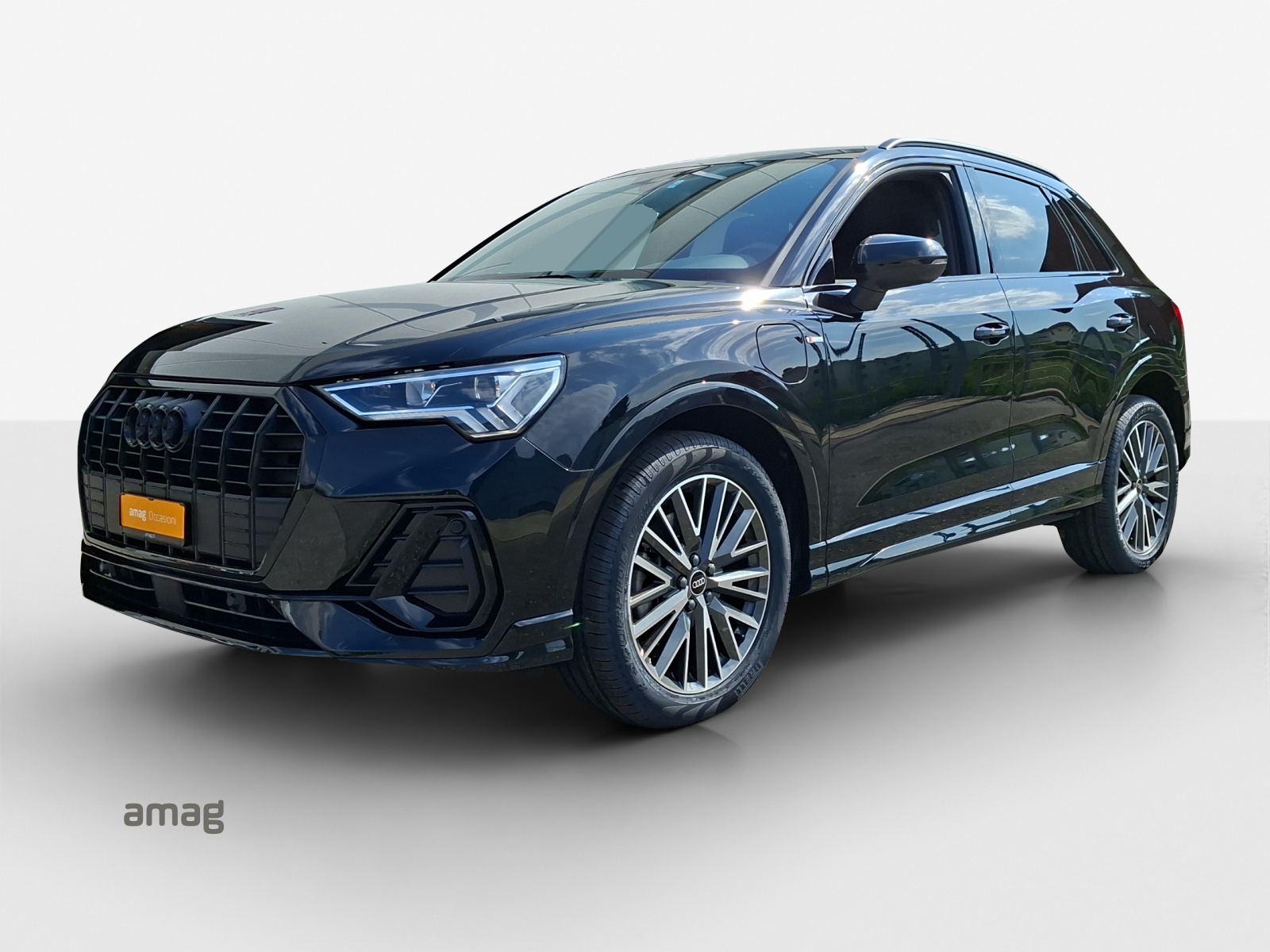 AUDI Q3 45 TFSI e S line S-tronic-image-0