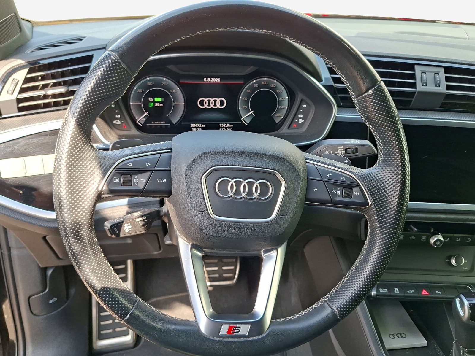 AUDI Q3 45 TFSI e S line S-tronic-image-9