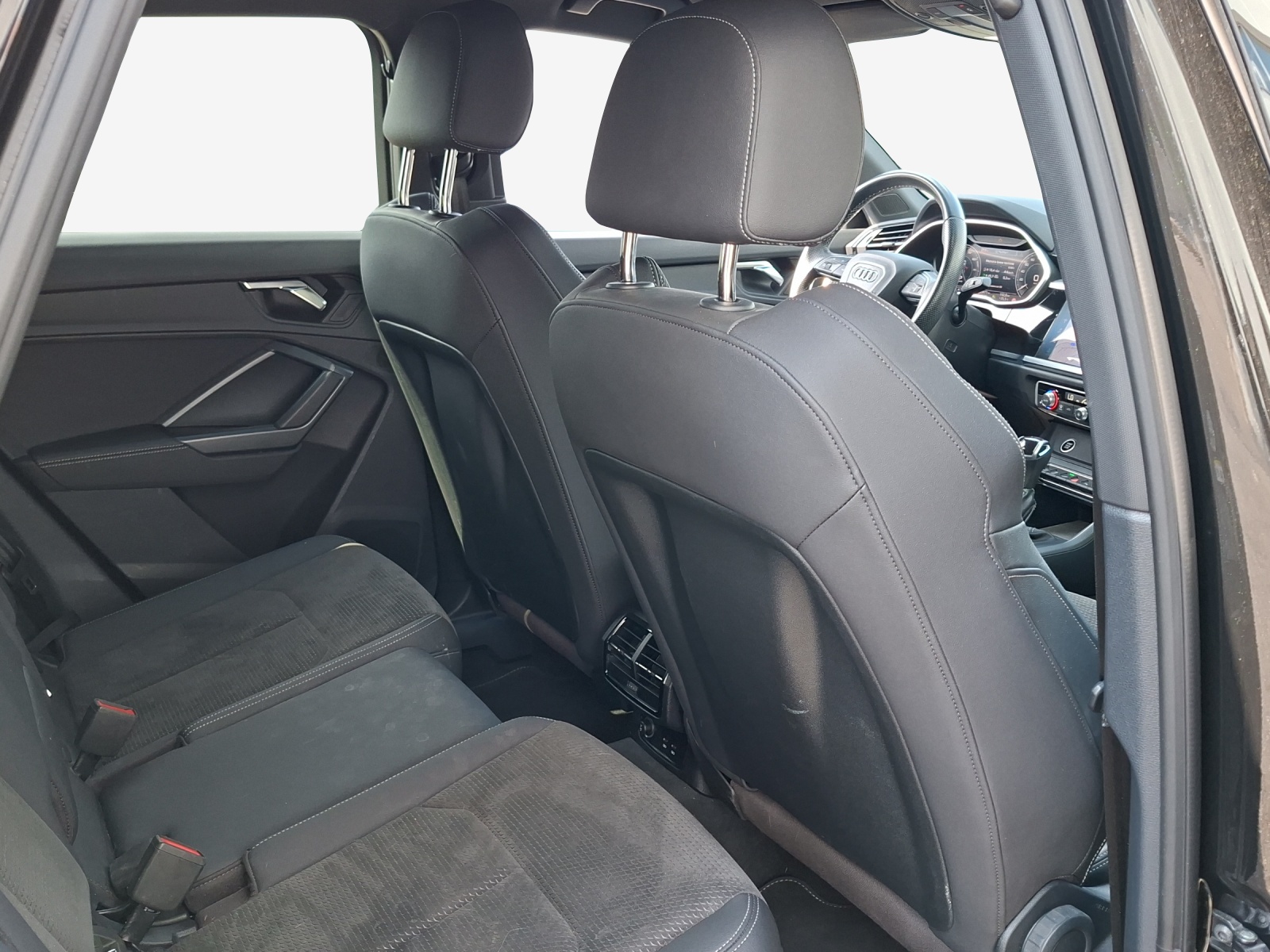 AUDI Q3 45 TFSI e S line S-tronic-image-13