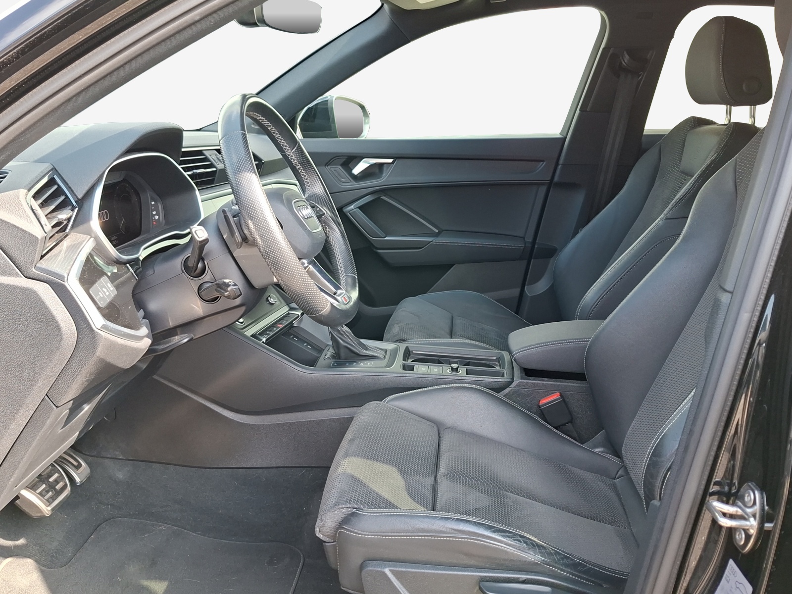 AUDI Q3 45 TFSI e S line S-tronic-image-7