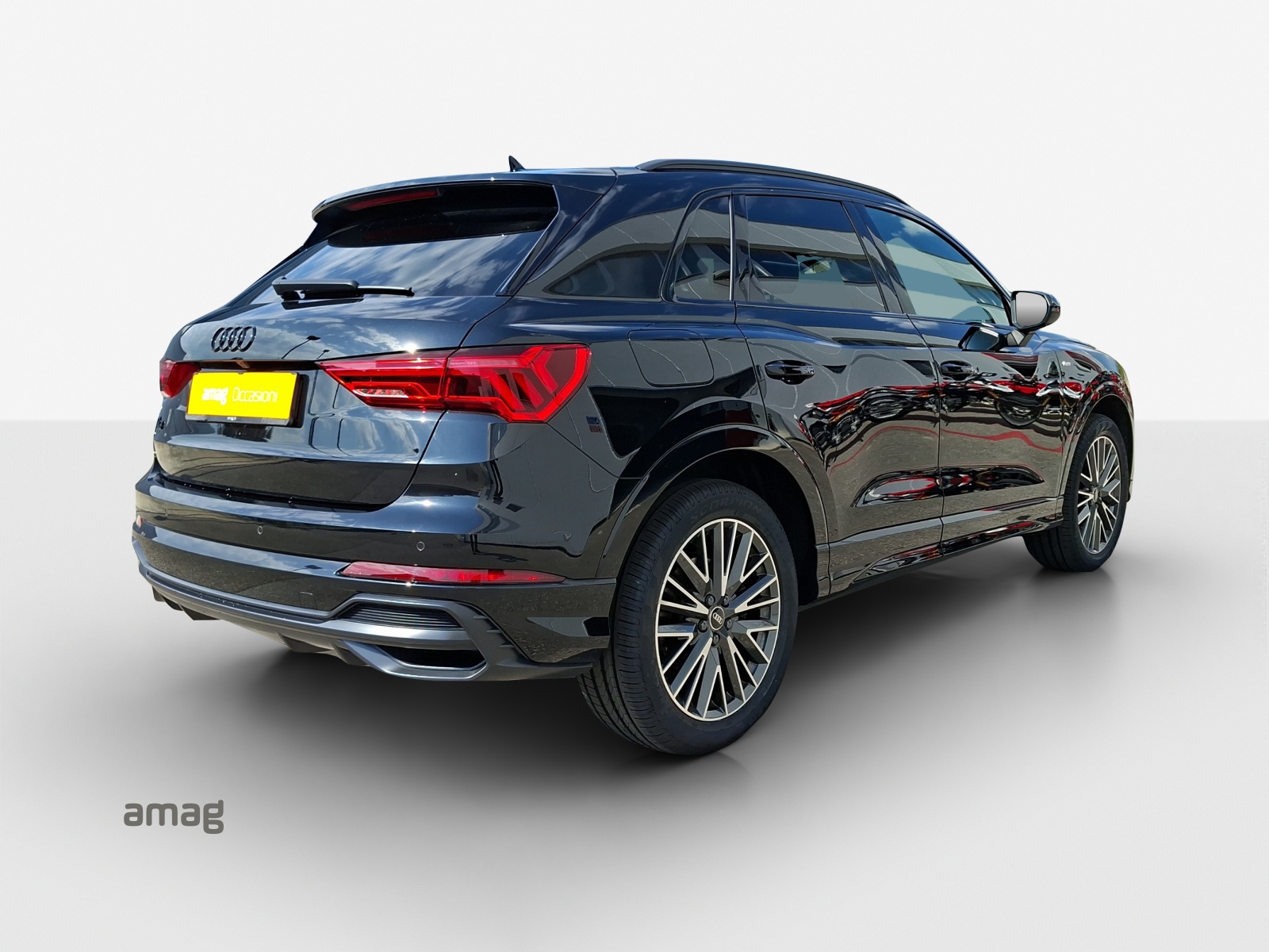 AUDI Q3 45 TFSI e S line S-tronic-image-4