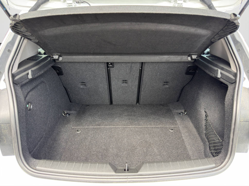 BMW 120i-image-14