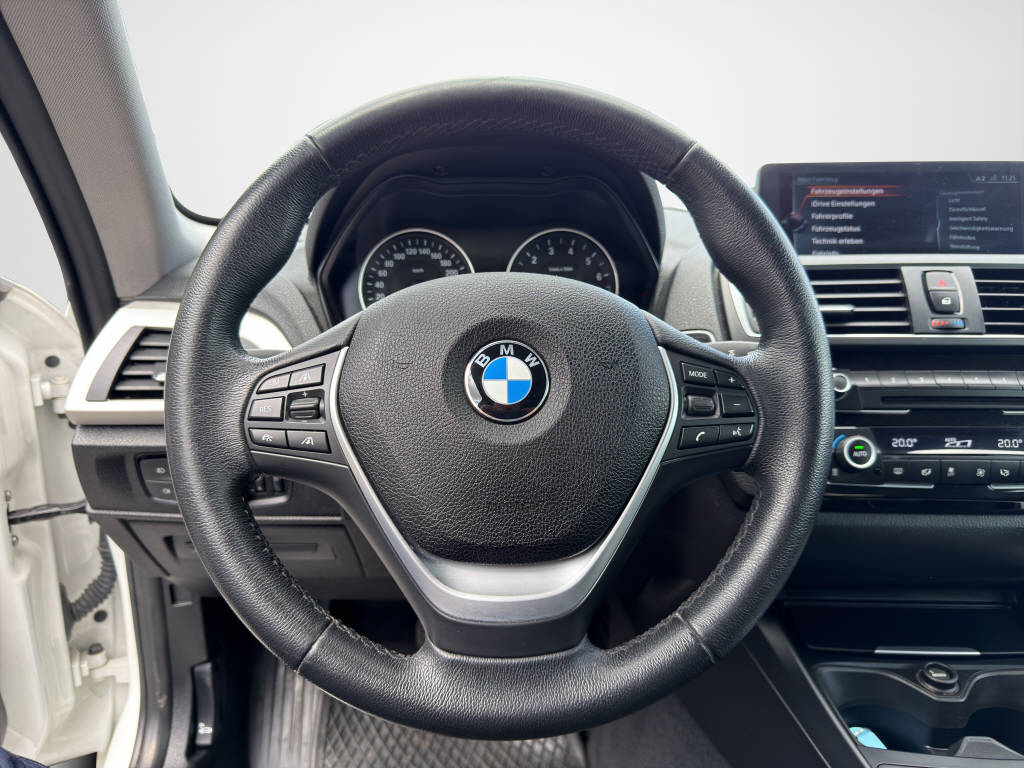 BMW 120i-image-9